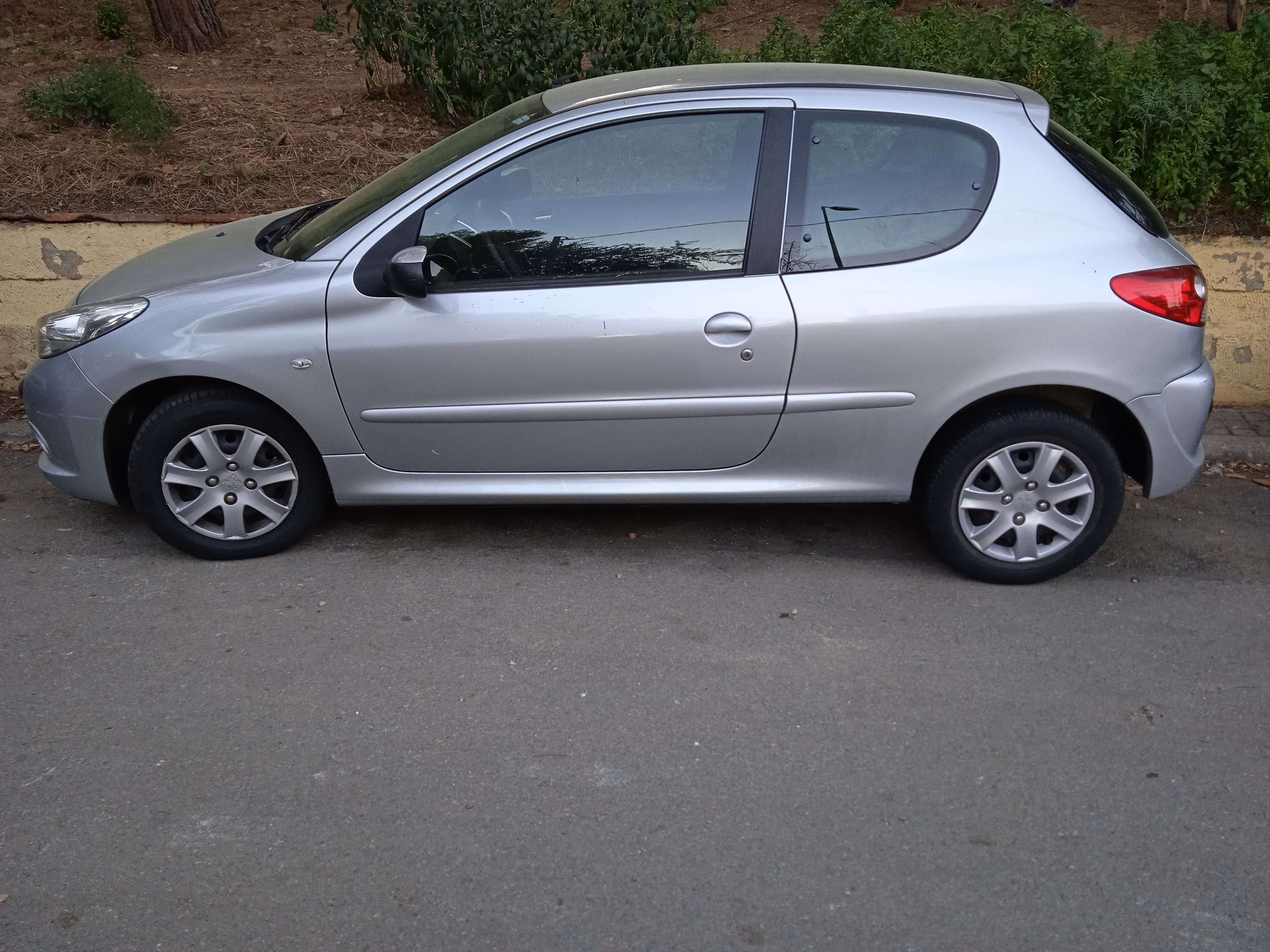 Peugeot 206+ 1.1 gasolina mínimo gasto avec Climatisation