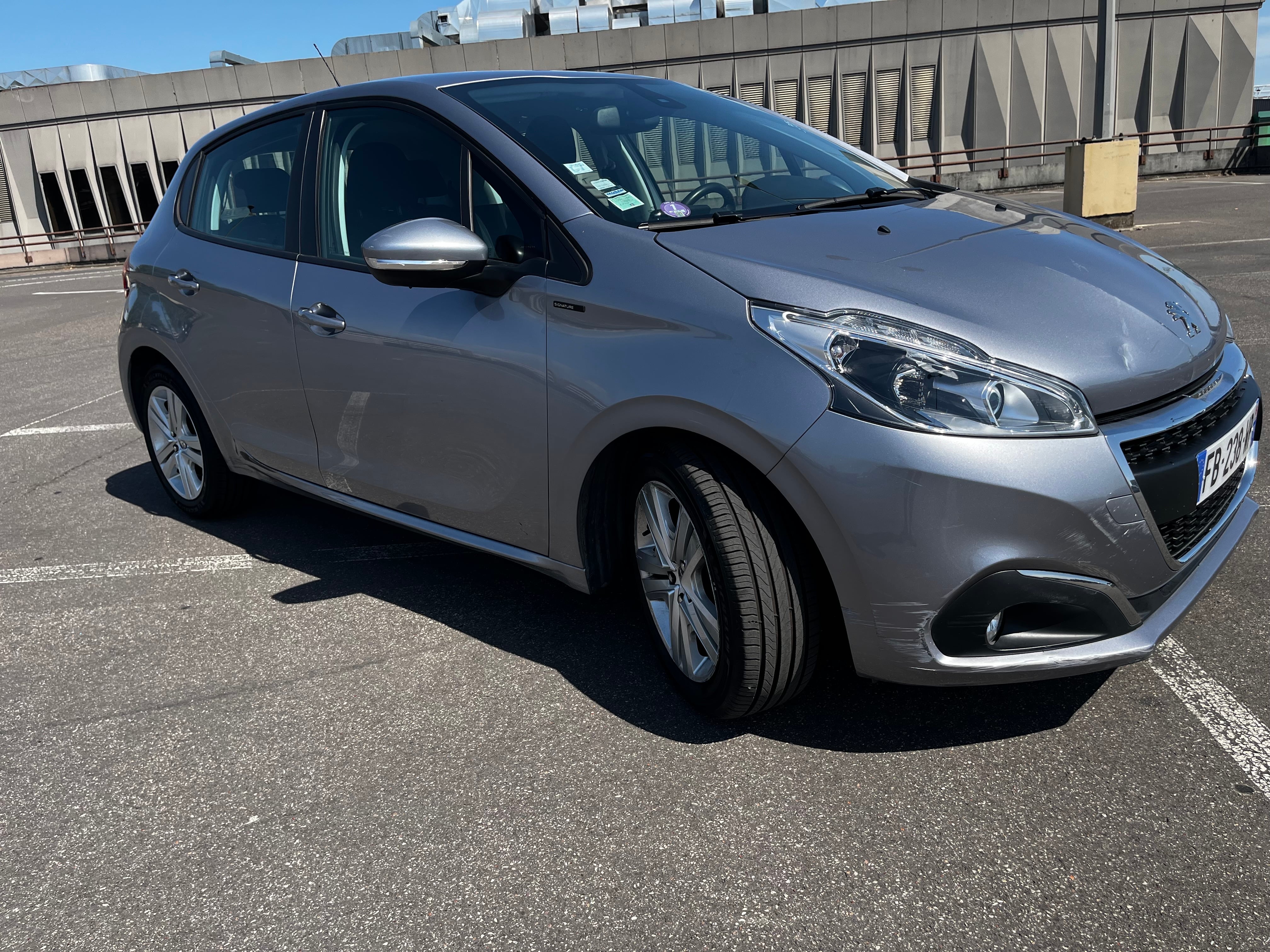 Peugeot 208 Economique – Orly / Thiais – CarPlay, idéale Paris avec Audio Bluetooth