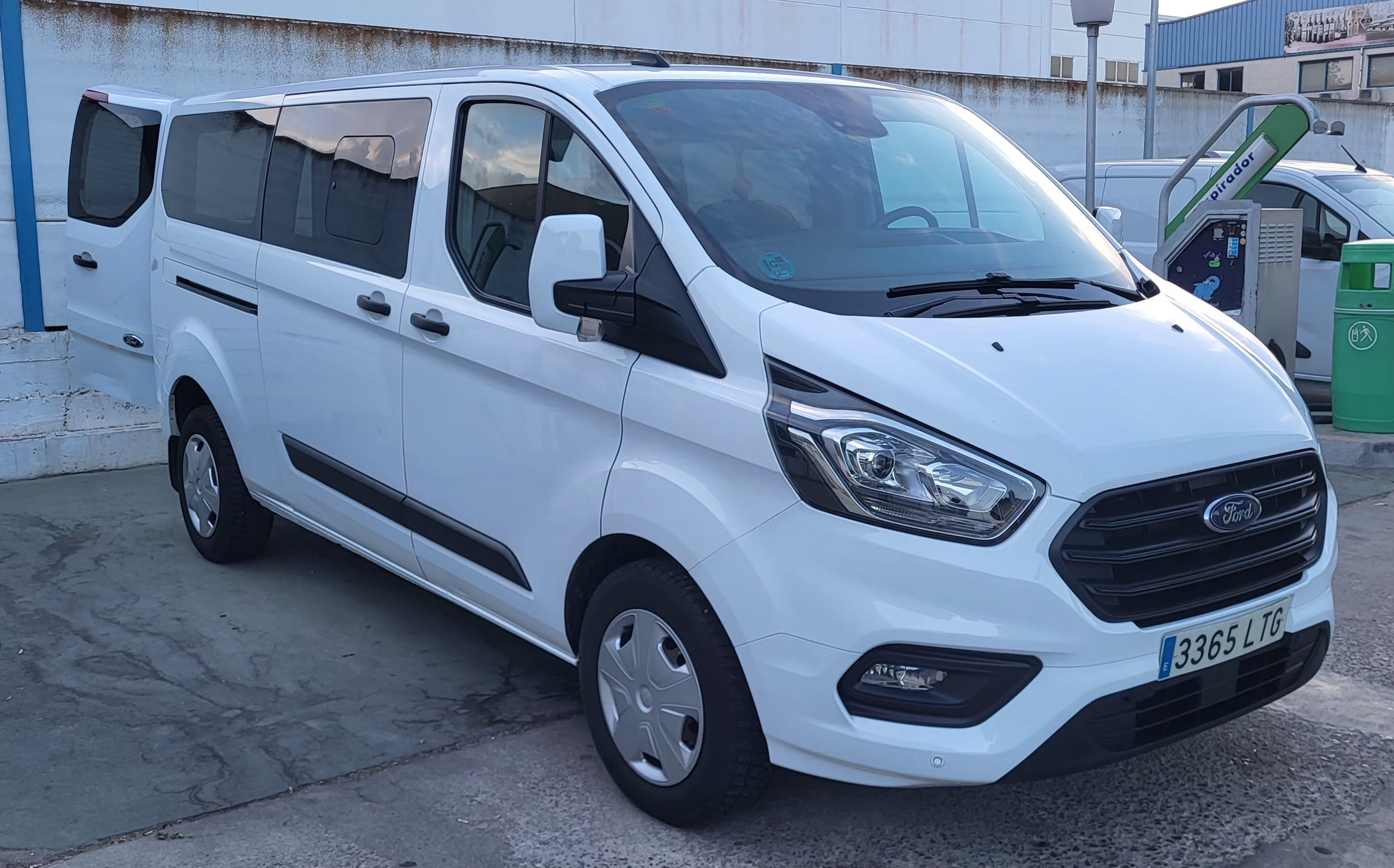 Ford Transit Custom Kombi 2.0 130CV con Aire acondicionado