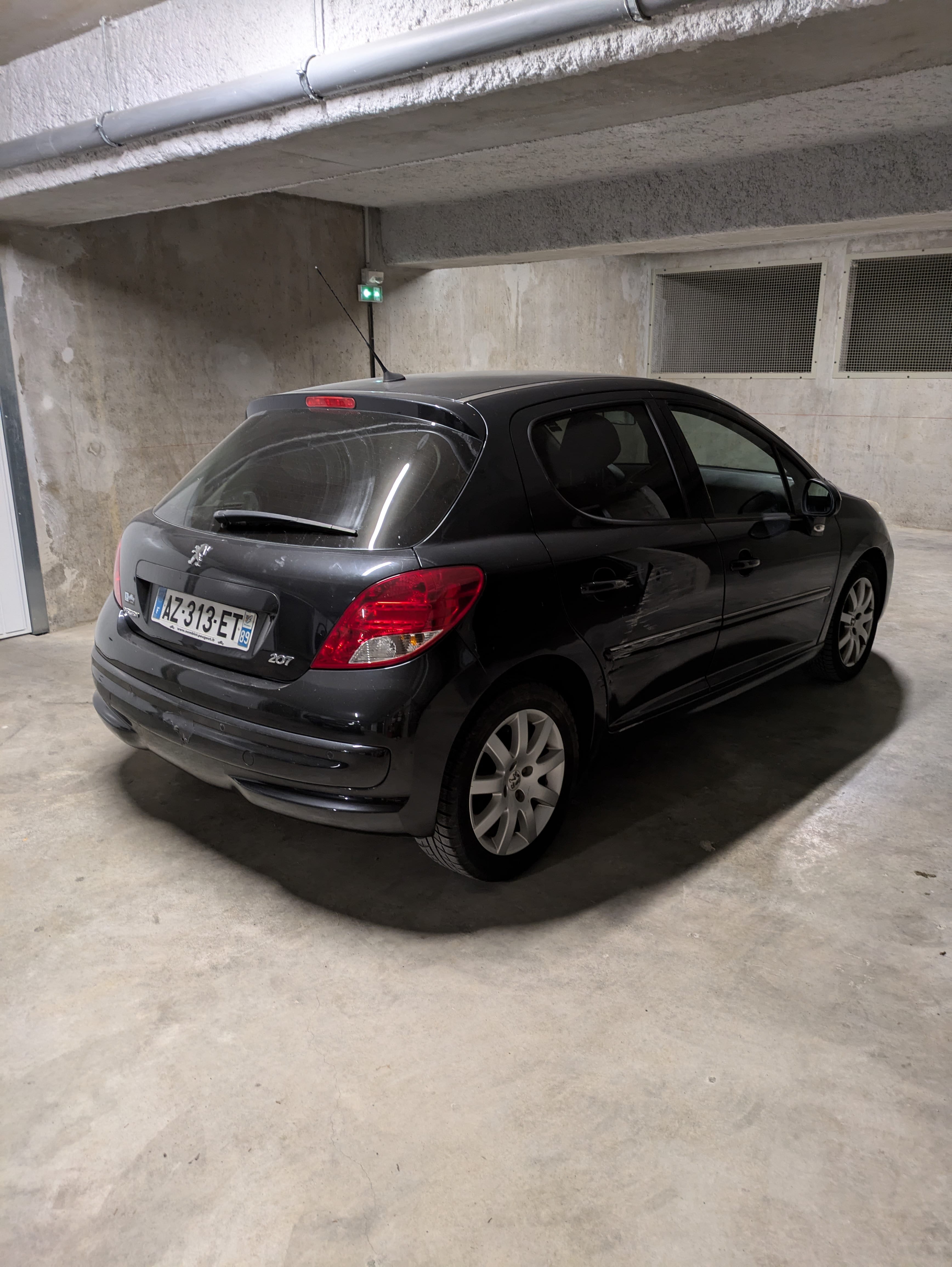 Peugeot 207 Carrosserie abîmee idéal skieurs avec Climatisation