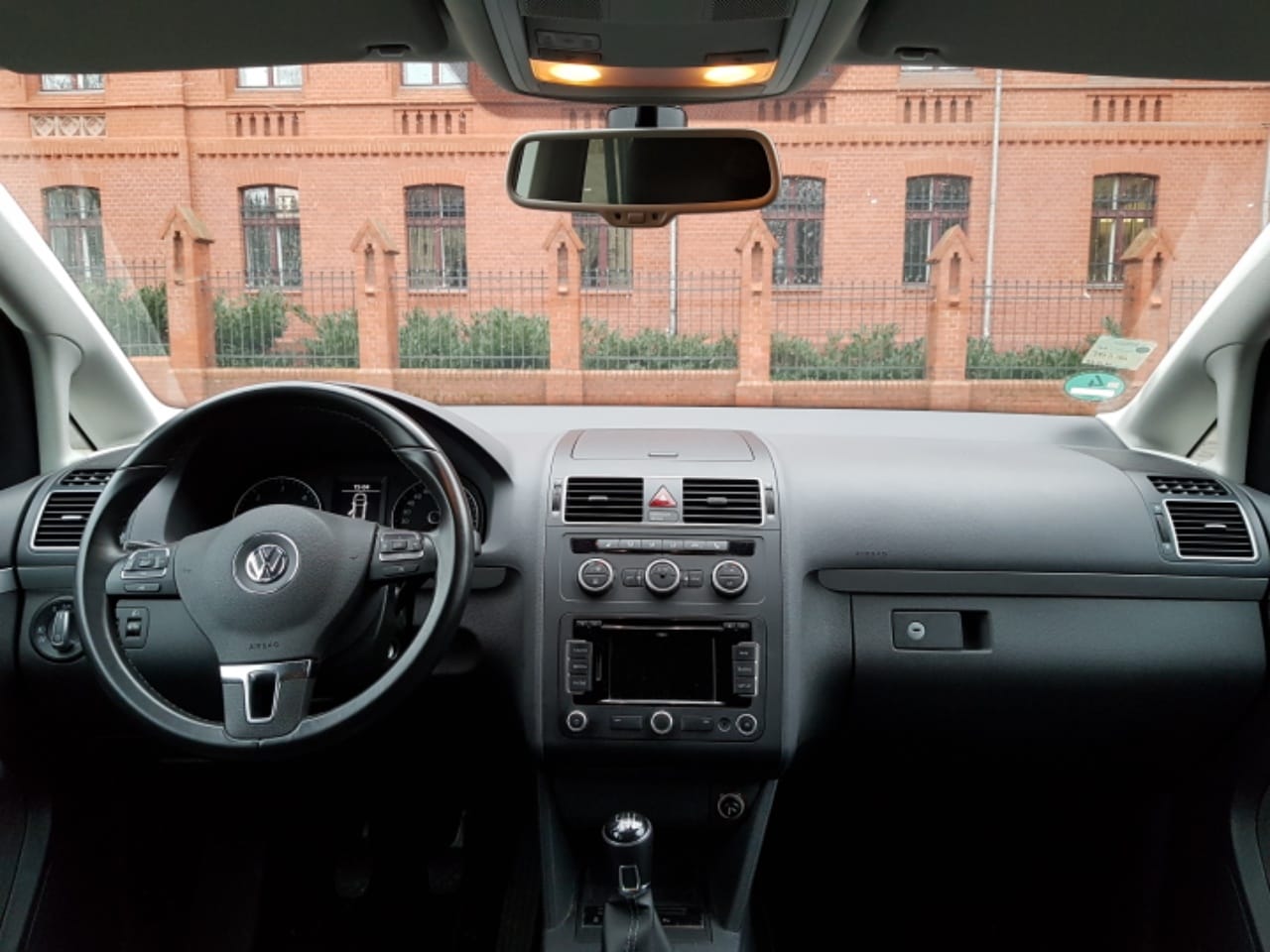 Volkswagen Touran mit Navigationsgerät