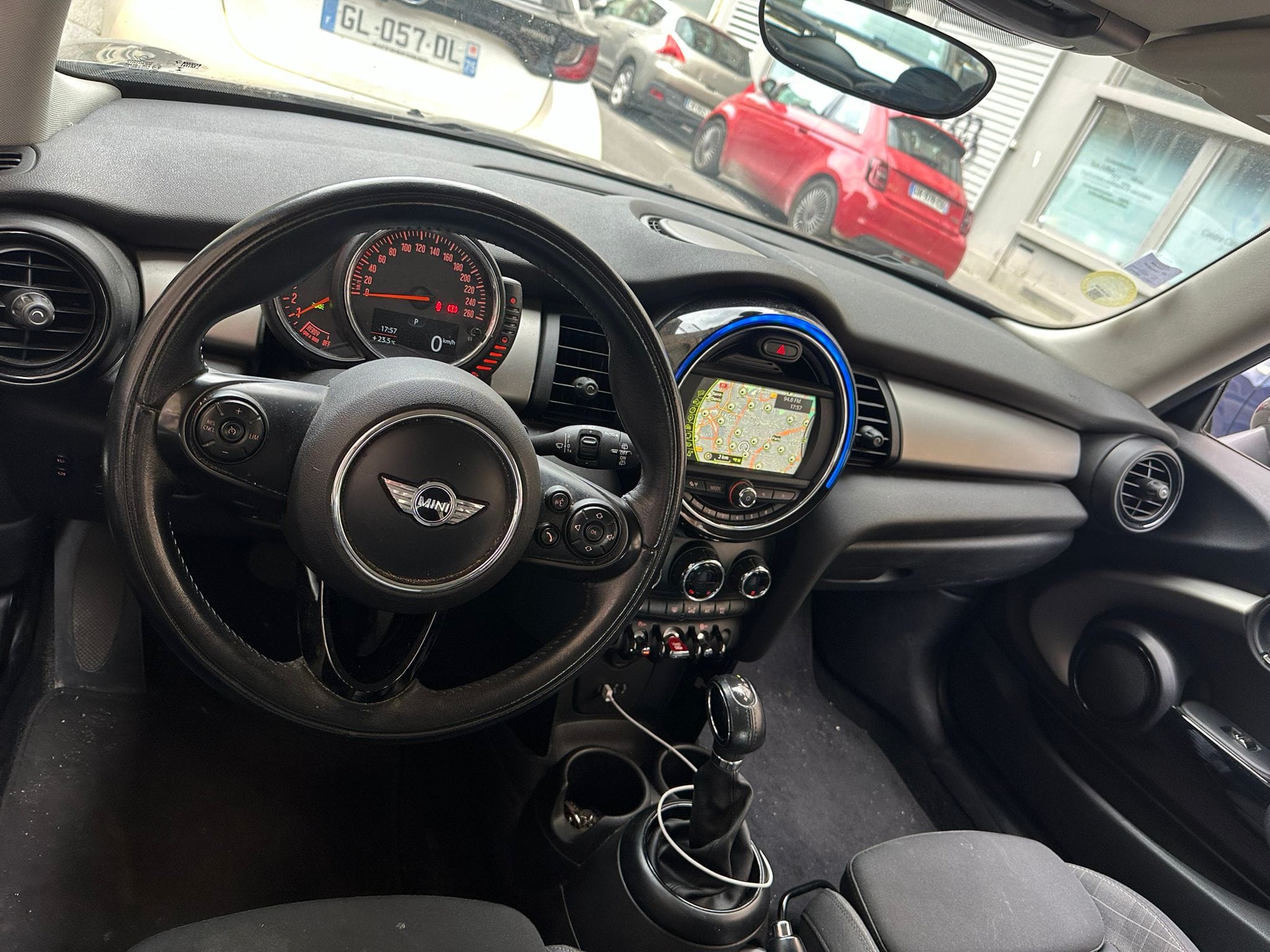 Mini Cooper 3 portes avec GPS