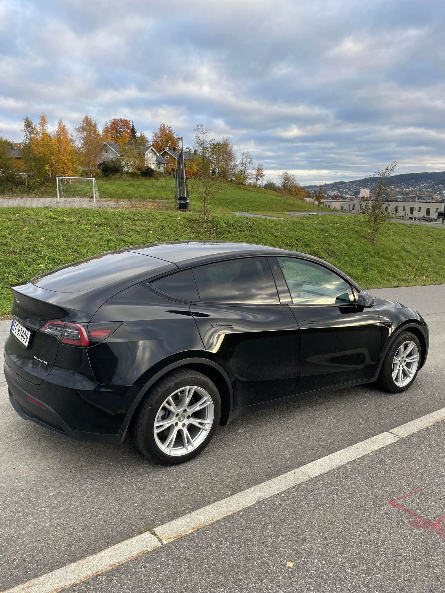 Tesla Model Y Long Range med GPS