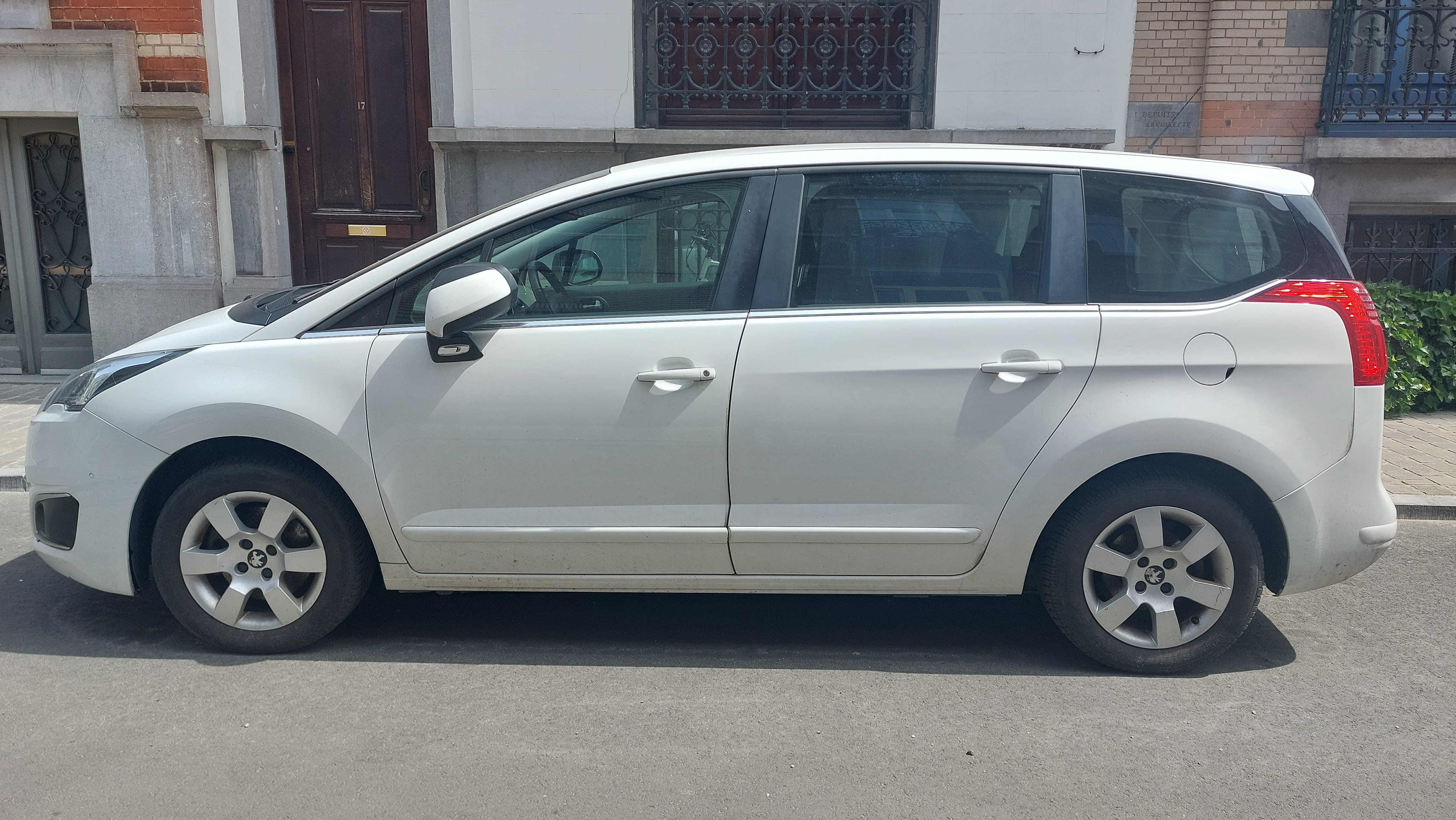 Peugeot 5008 1.2 essence, 7 places avec Climatisation