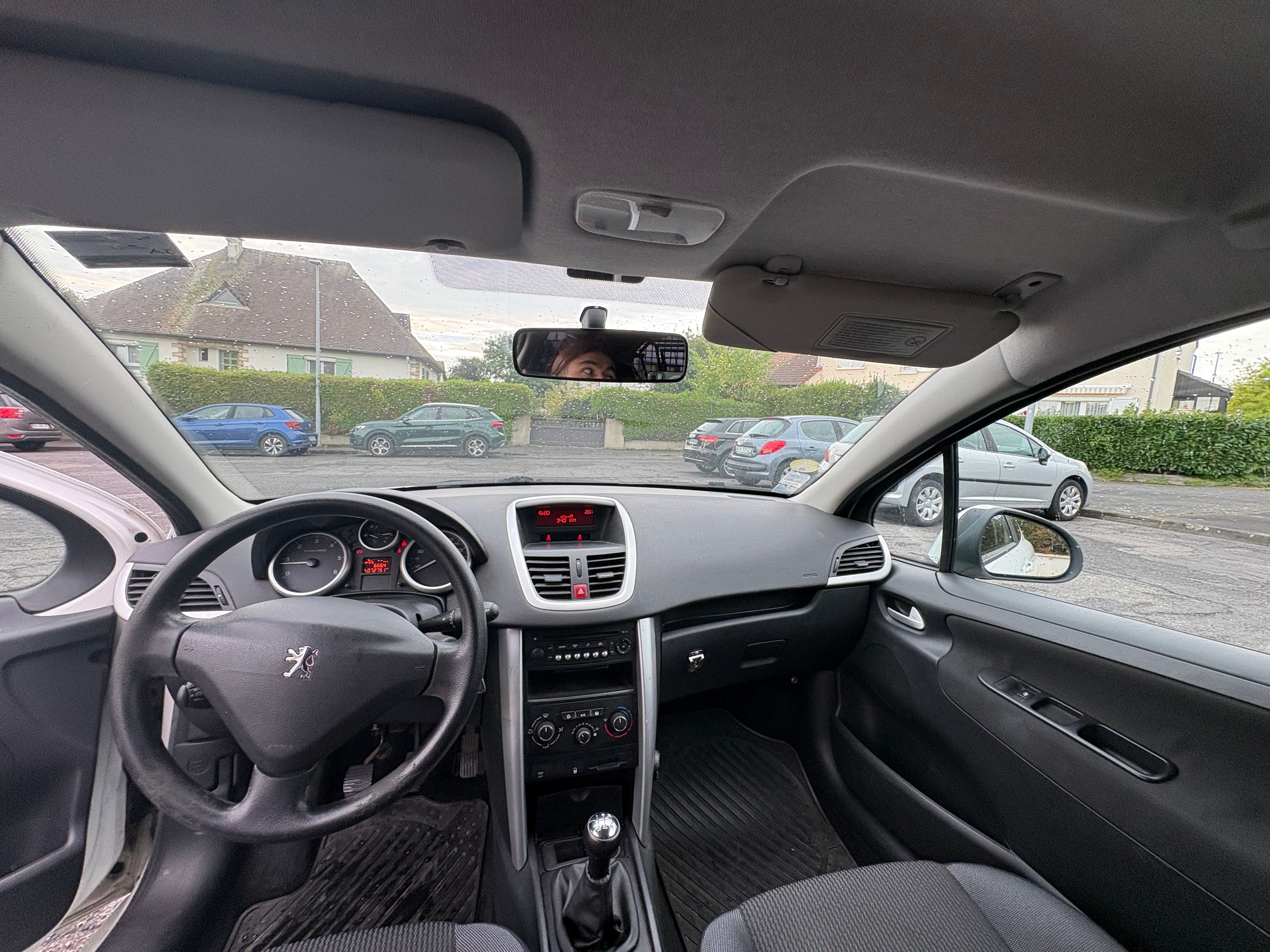Peugeot 207 avec Siège bébé