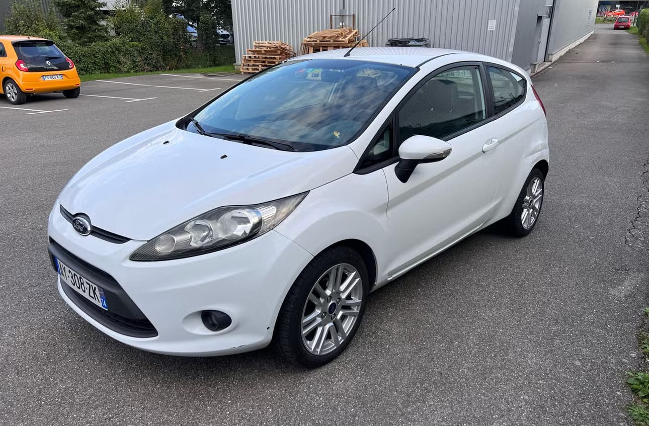 Ford Fiesta avec Pneus neige