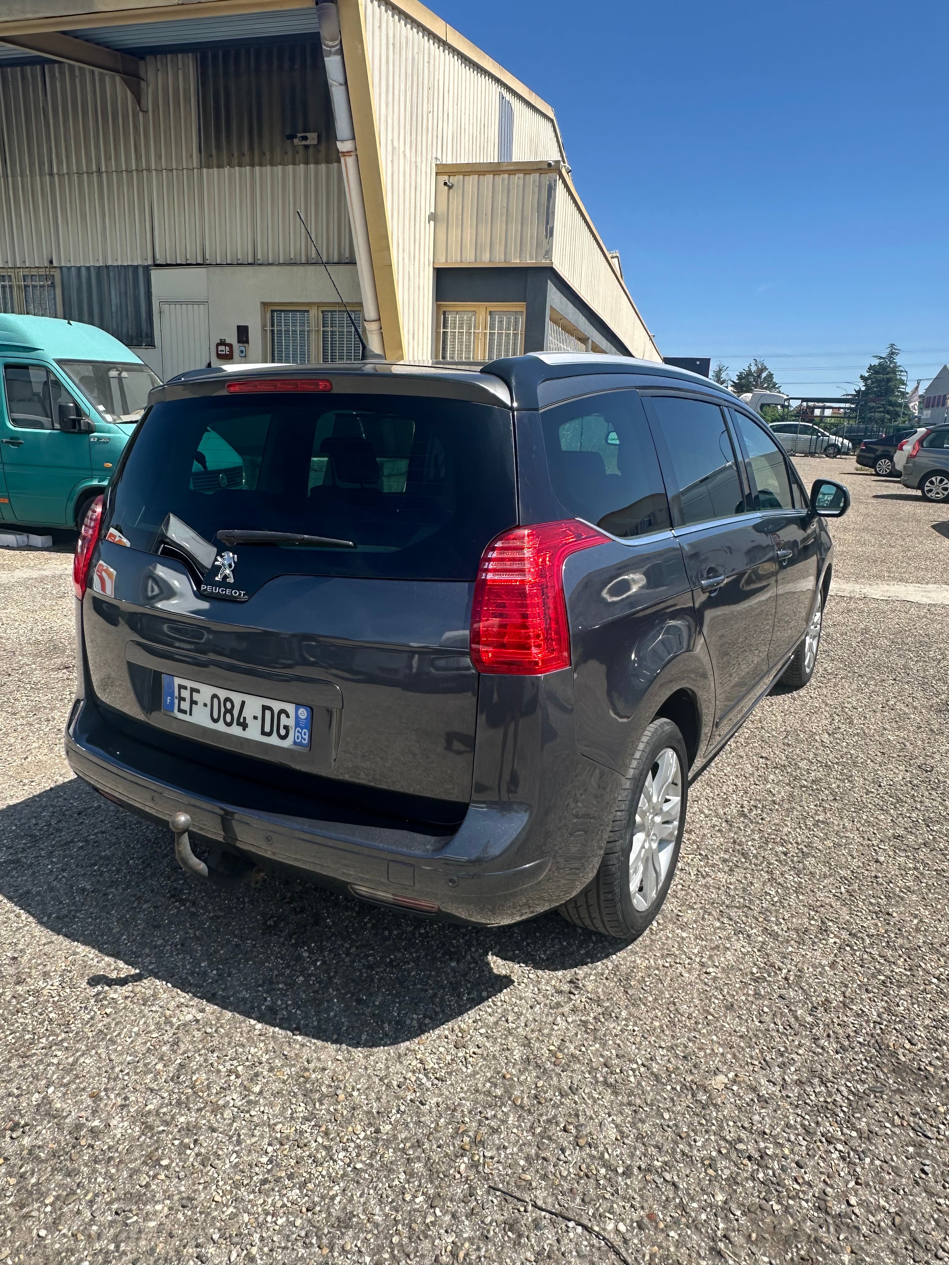 Peugeot 5008 avec GPS