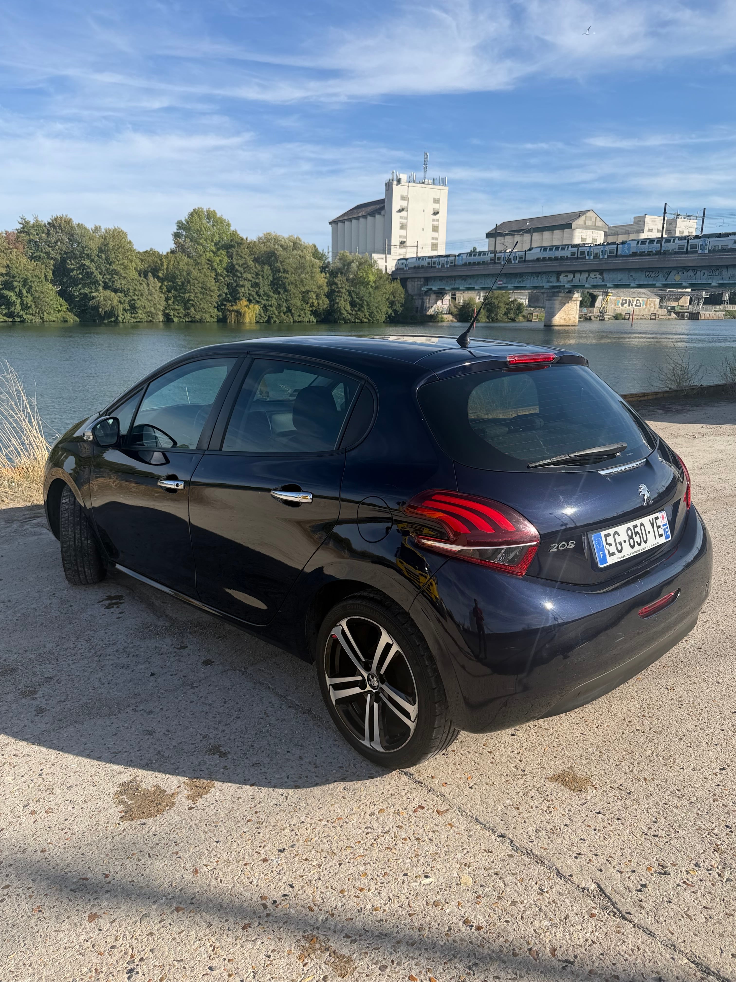 Peugeot 208 avec GPS