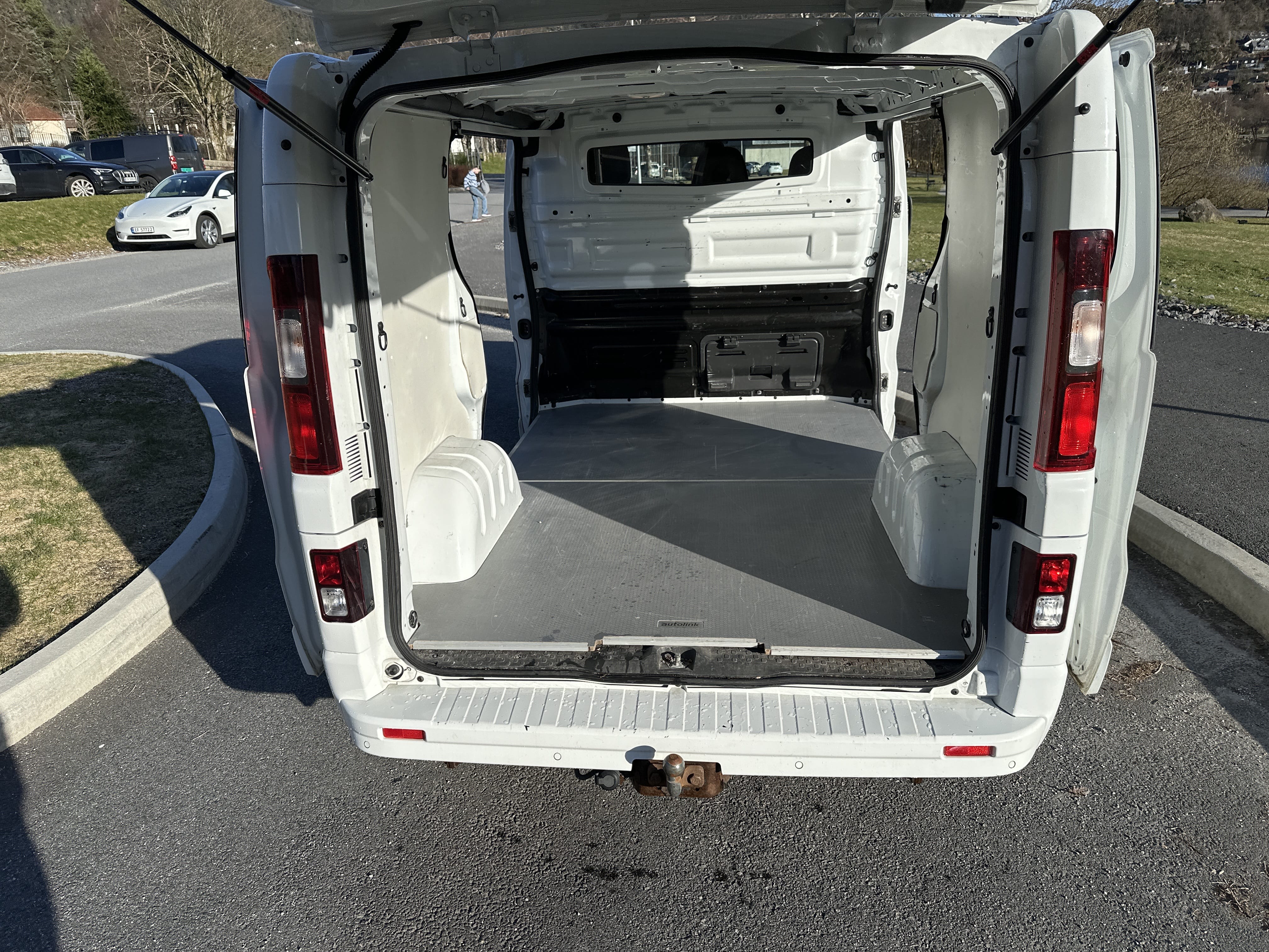 Opel Vivaro with Hitch
