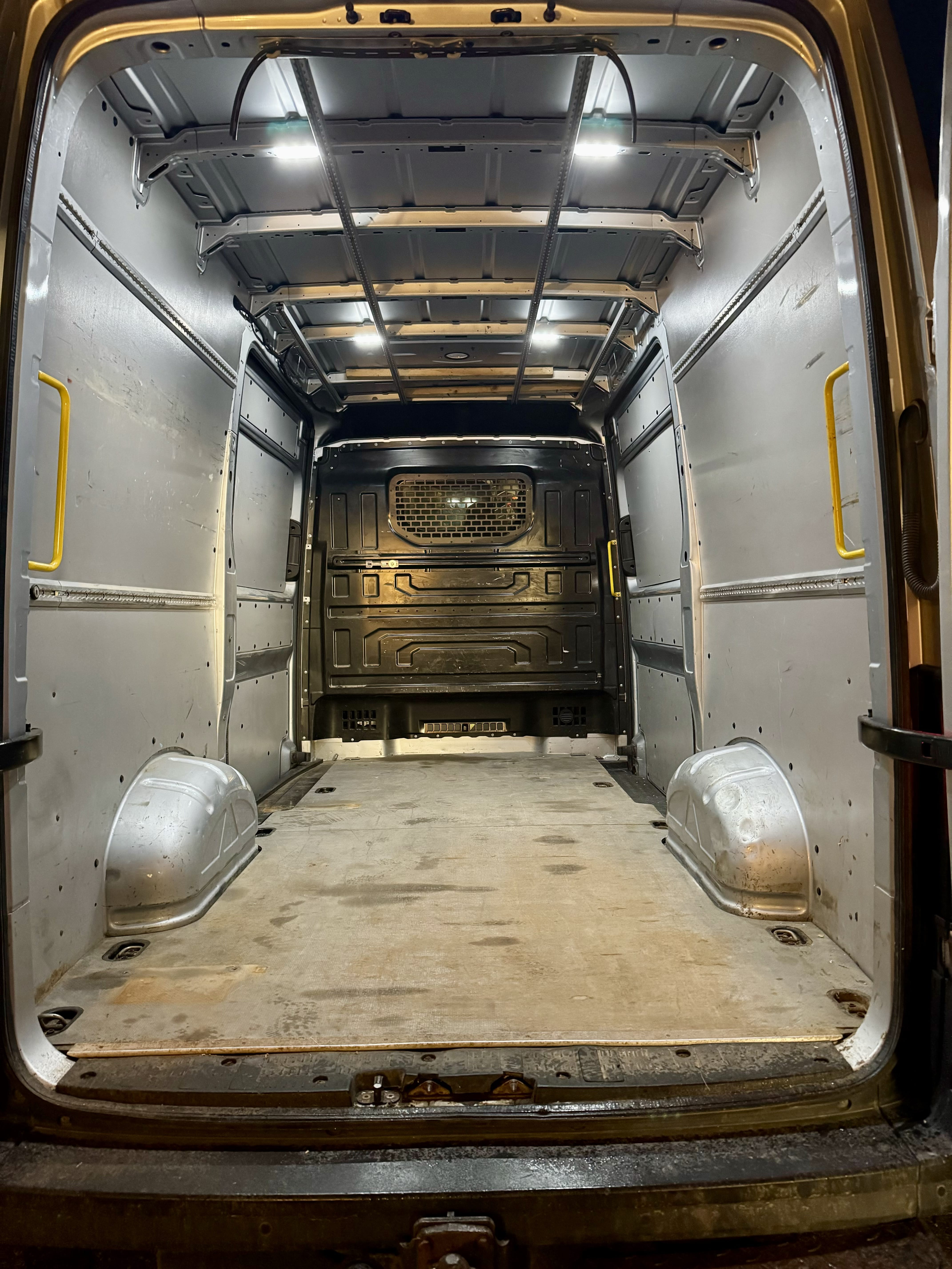 Volkswagen Crafter 35 L3H3 2,0 TDI 177HK AUTOMAT with Air conditioning