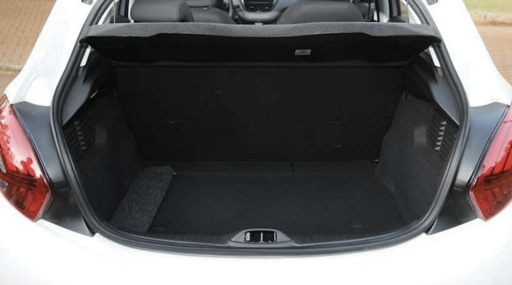 Peugeot 208 avec Siège bébé