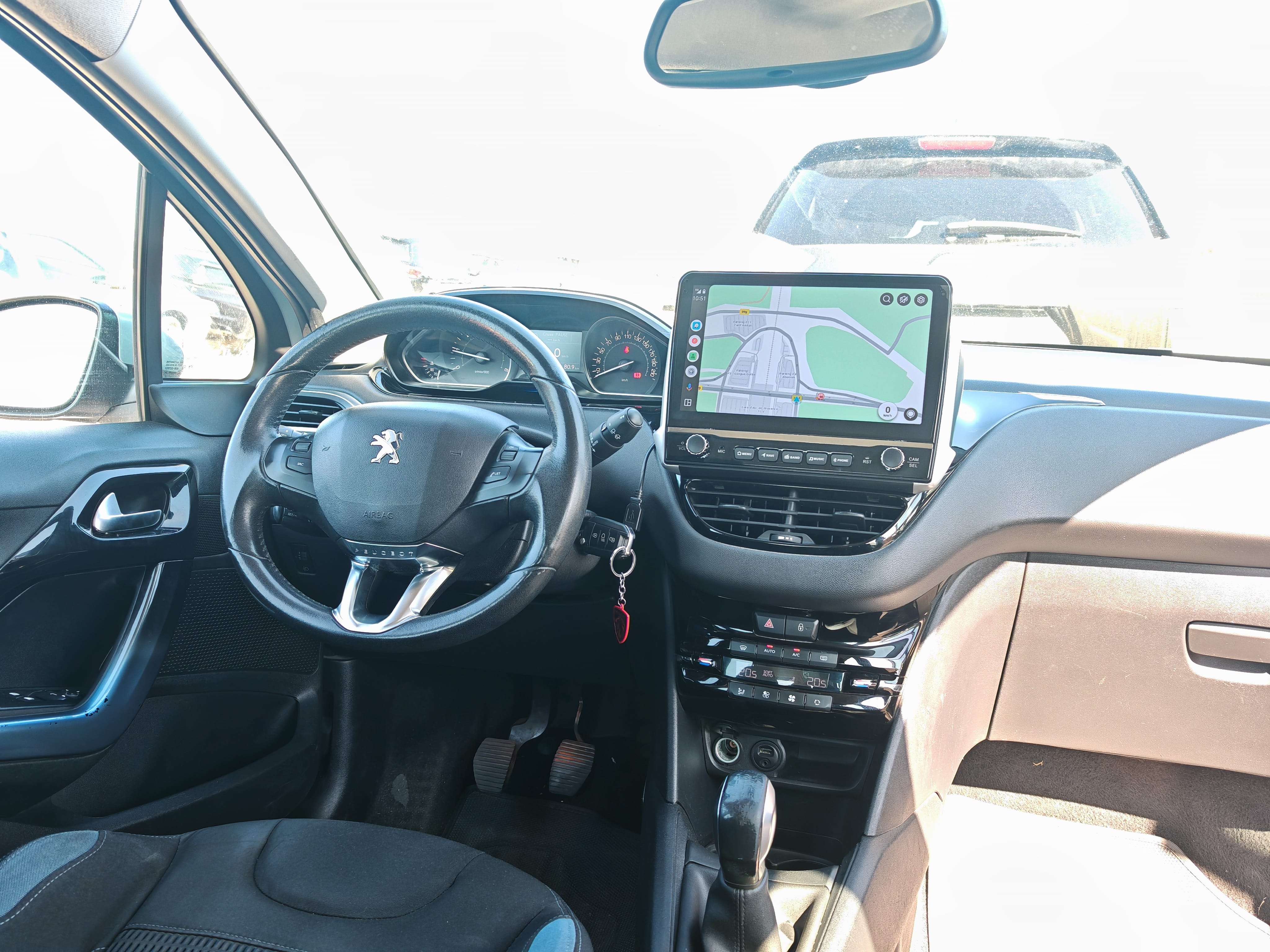 Peugeot 208 Gare Aix Tgv avec Entrée audio / iPod