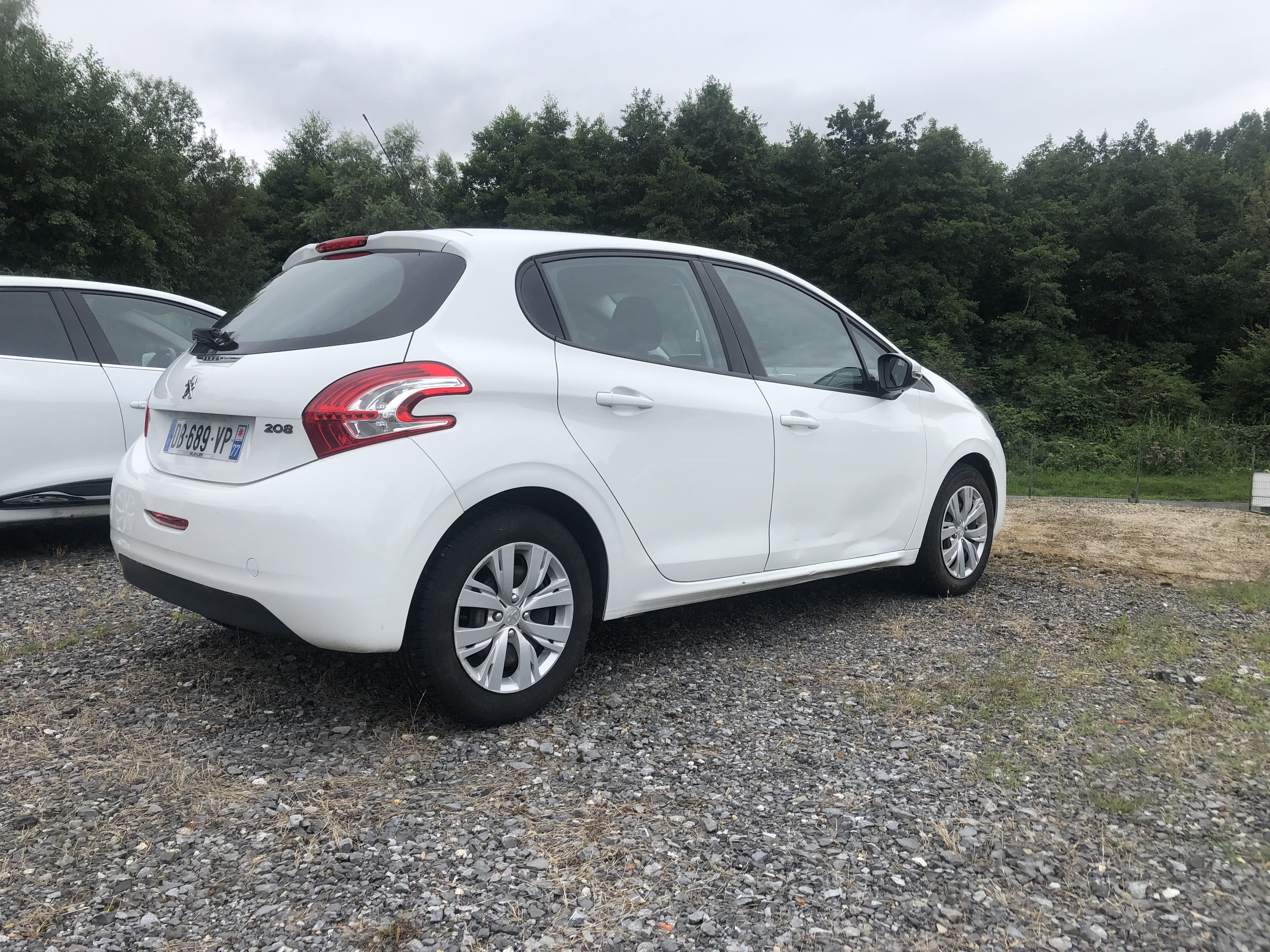 Peugeot 208 Diesel *20036* DB689VP avec Entrée audio / iPod