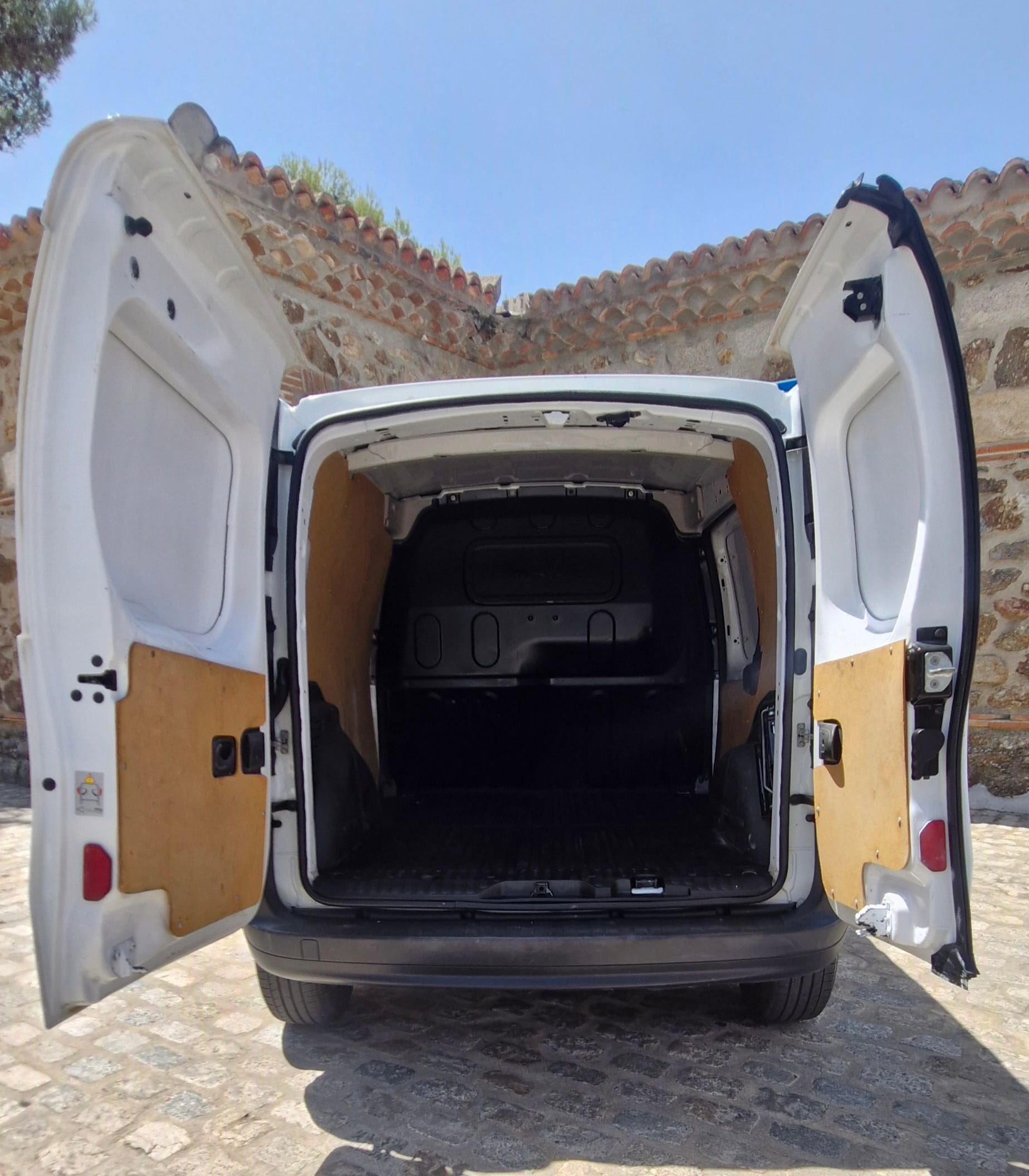 Nissan NV250
