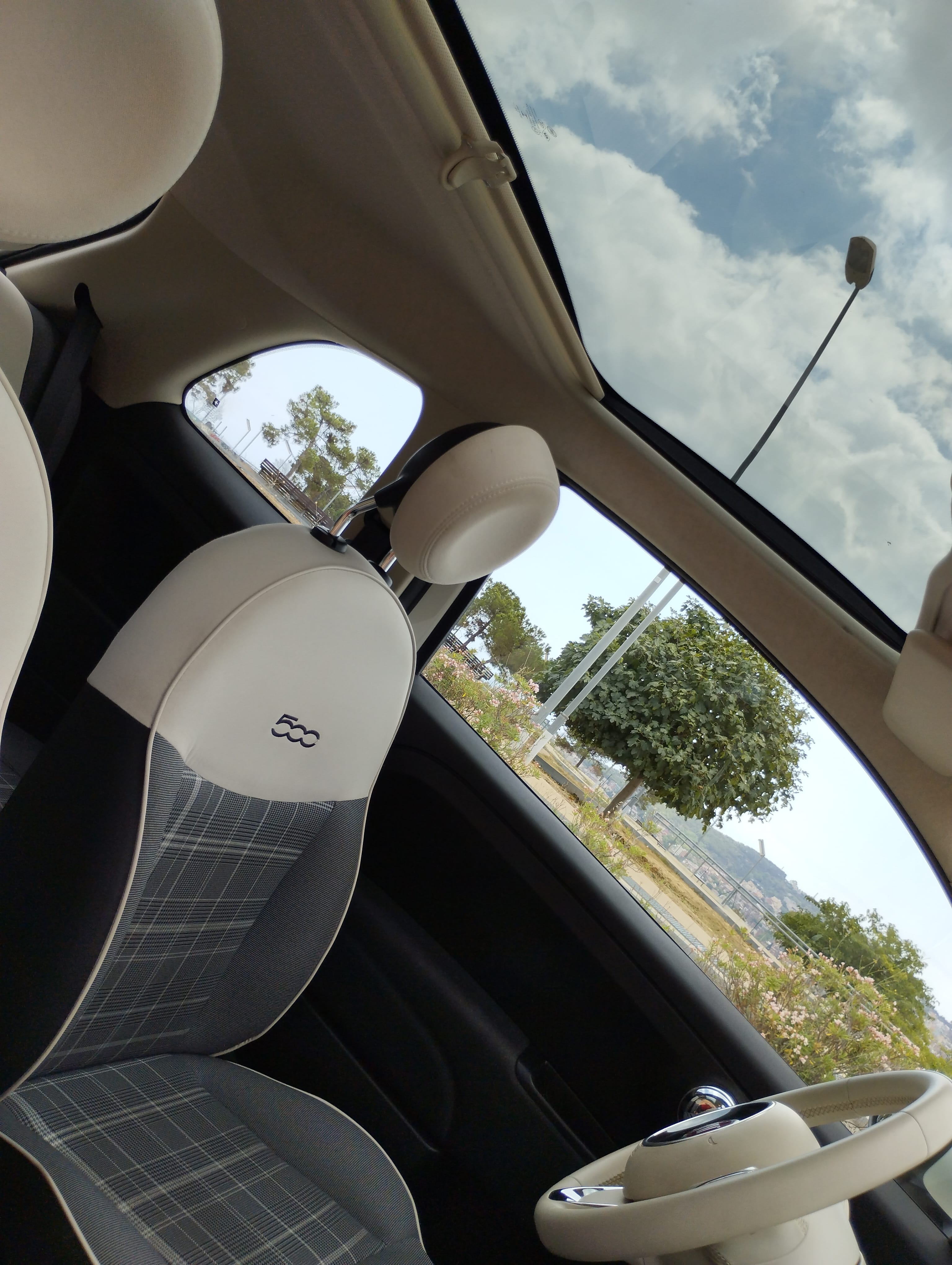 Fiat 500 Hybrido with Bluetooth audio