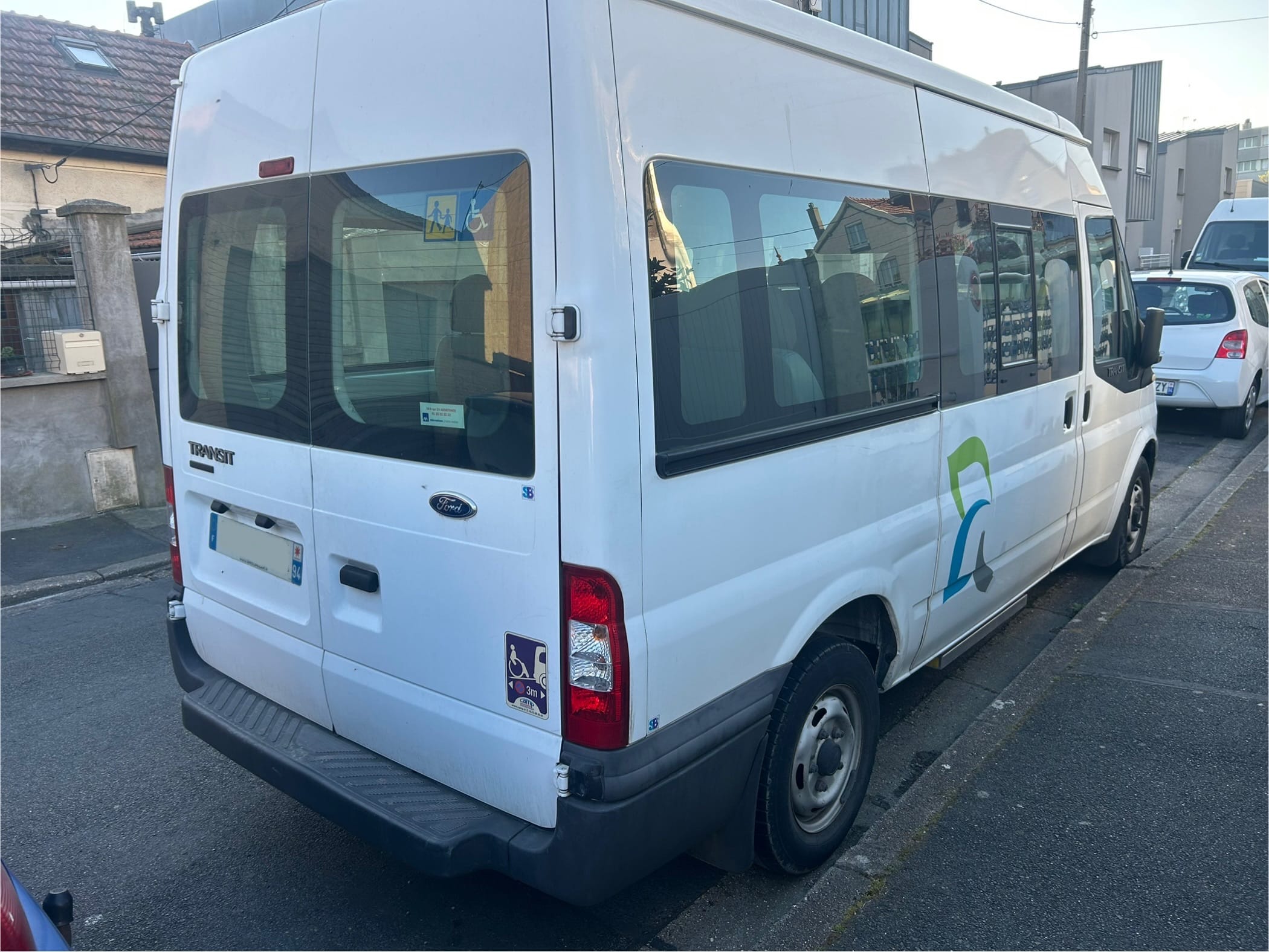 Ford Transit Kombi 2.2 TDCI / 9 places / Accès PMR avec Accessible fauteuil roulant