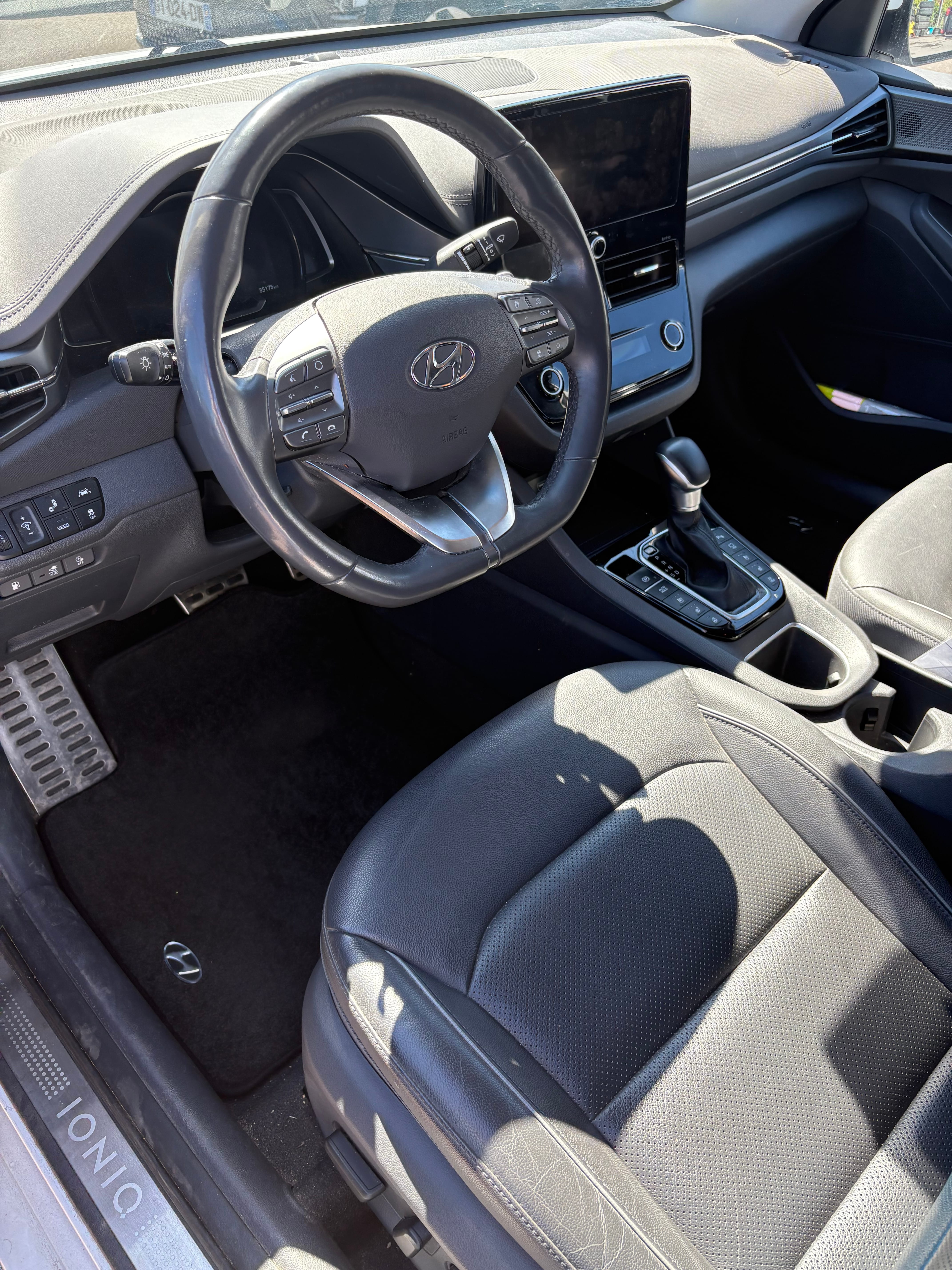 Hyundai Ioniq mit Navigationsgerät