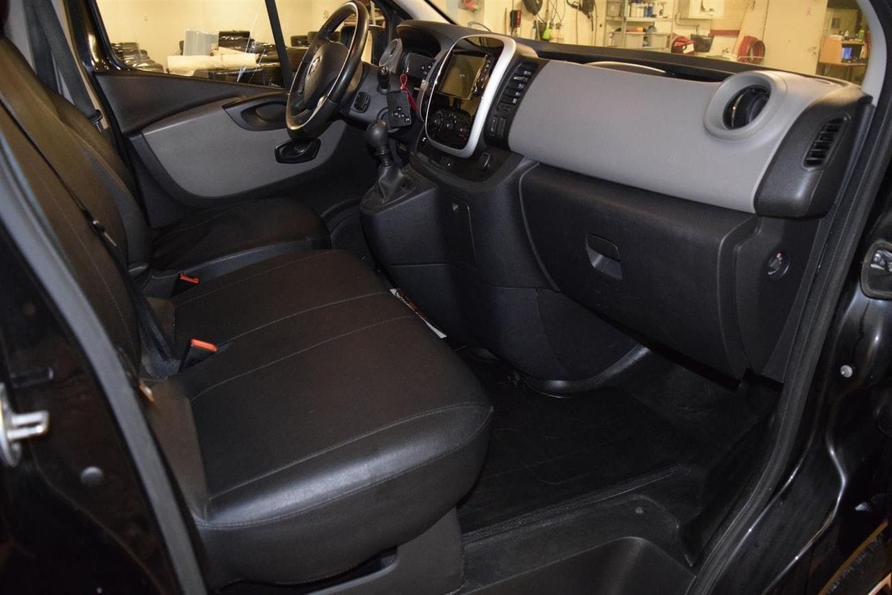 Renault Trafic Passenger 9 SEATS med Bluetooth audio