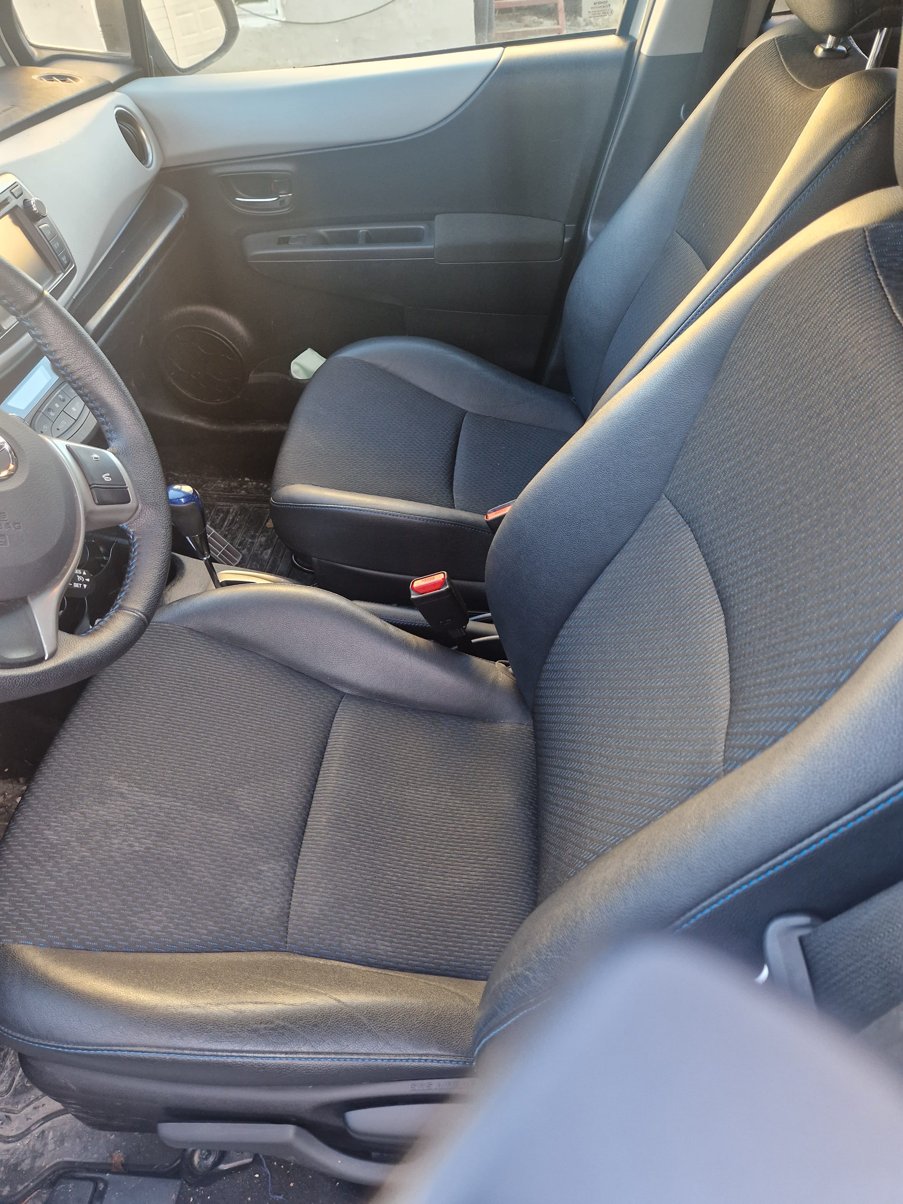 Toyota Yaris Hybrid med Dashcam