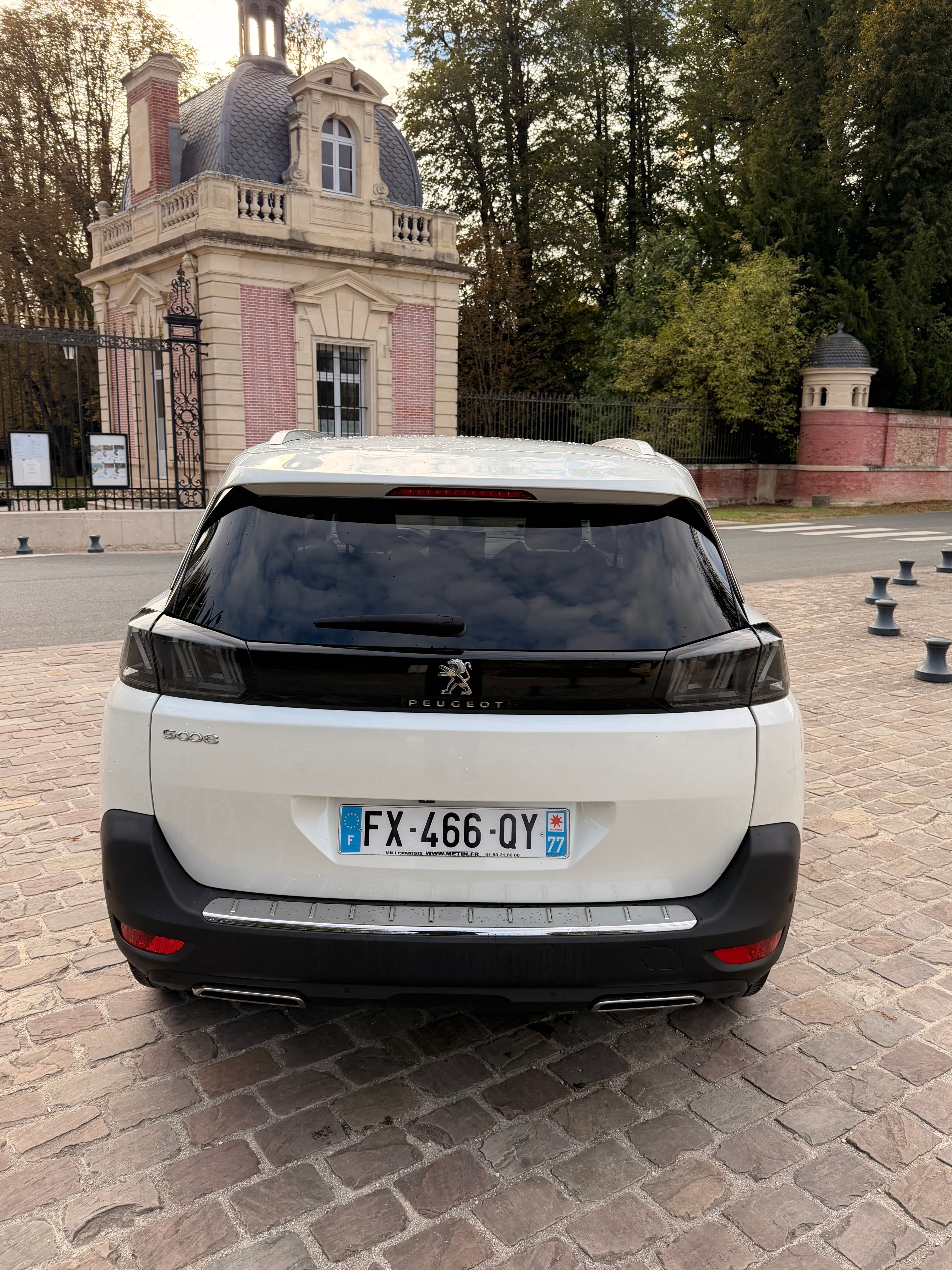 Peugeot 5008 180 CH 2.0 HDI avec Apple CarPlay