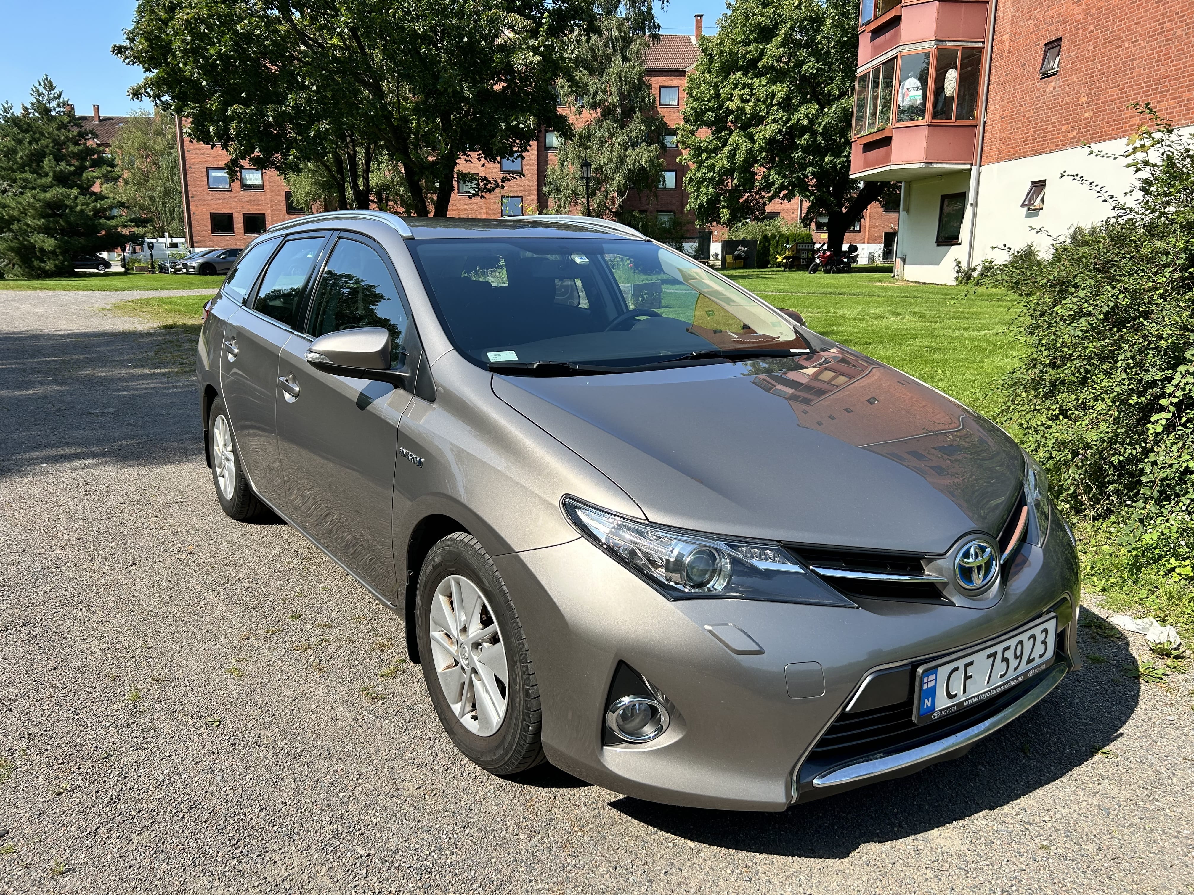 Toyota Auris Stasjonsvogn, 2014, Blyfri 95 / Elektro (Hybrid), Automatik
