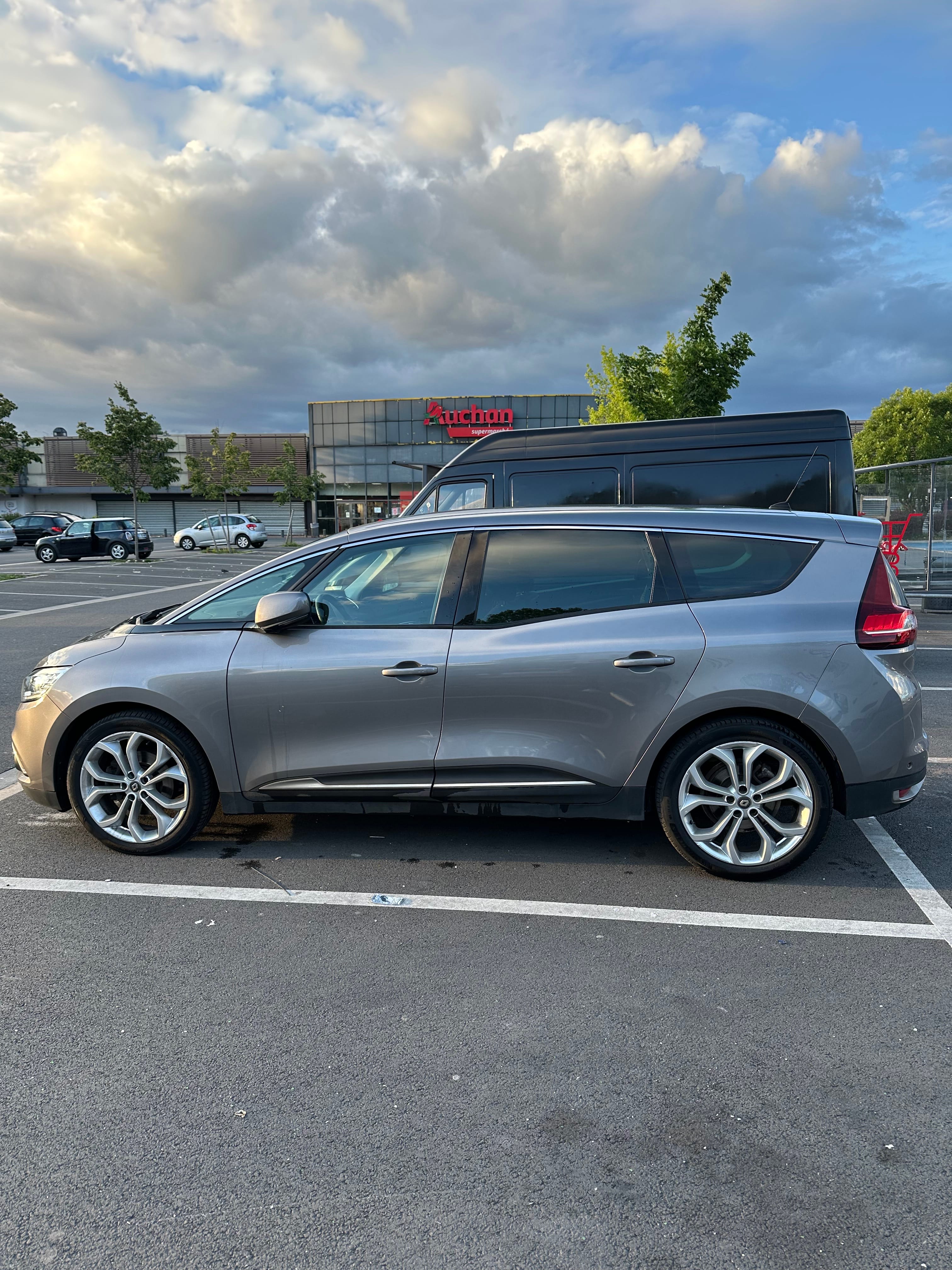 Renault Grand Scenic avec Climatisation