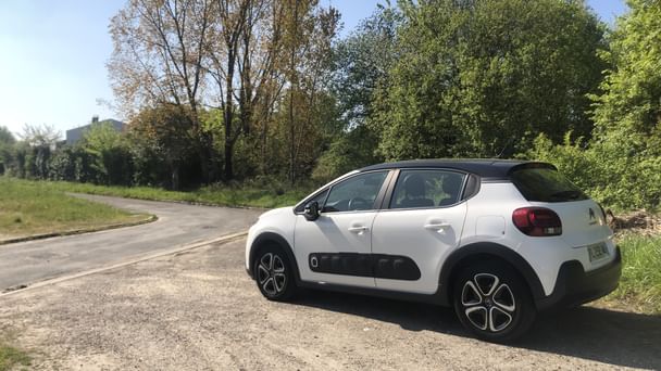 Citroen C3 Louez la Citroën C3 – Citadine Idéale à Bordeaux avec Stationnement Sécurisé ! avec Climatisation