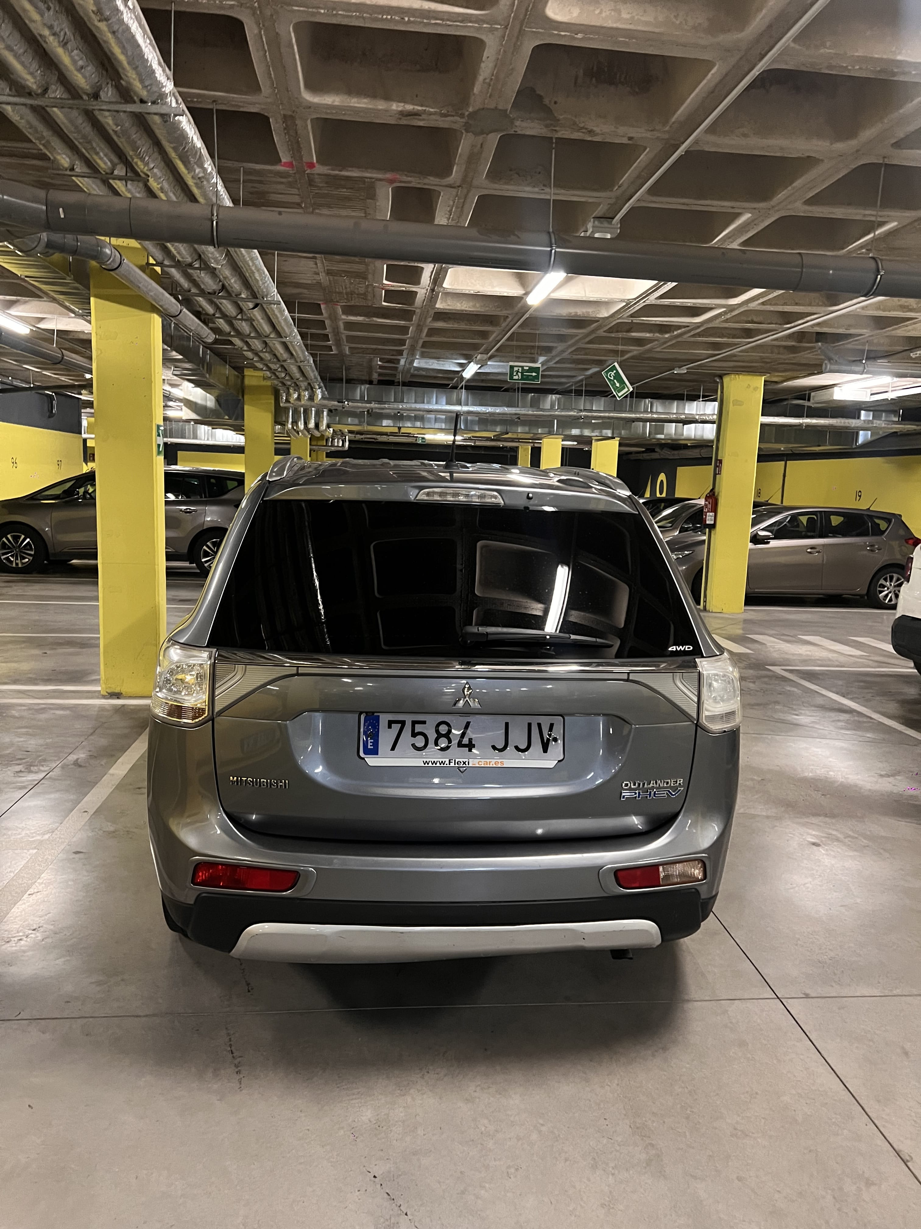 Mitsubishi Outlander Híbrido with GPS