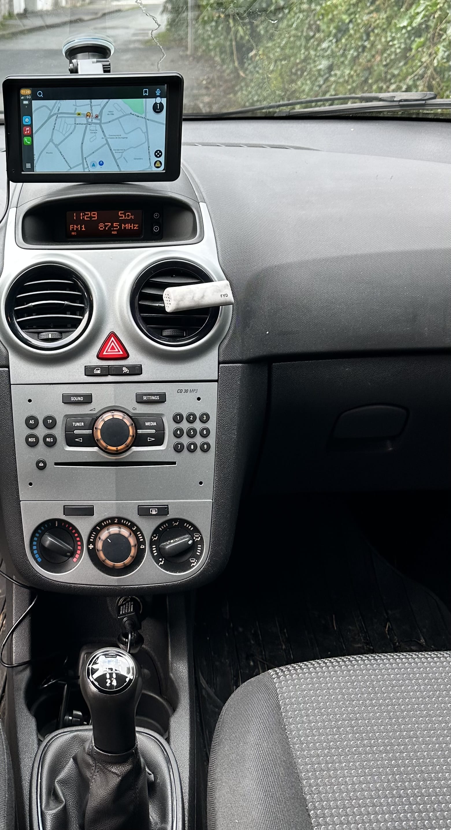 Opel Corsa avec Entrée audio / iPod
