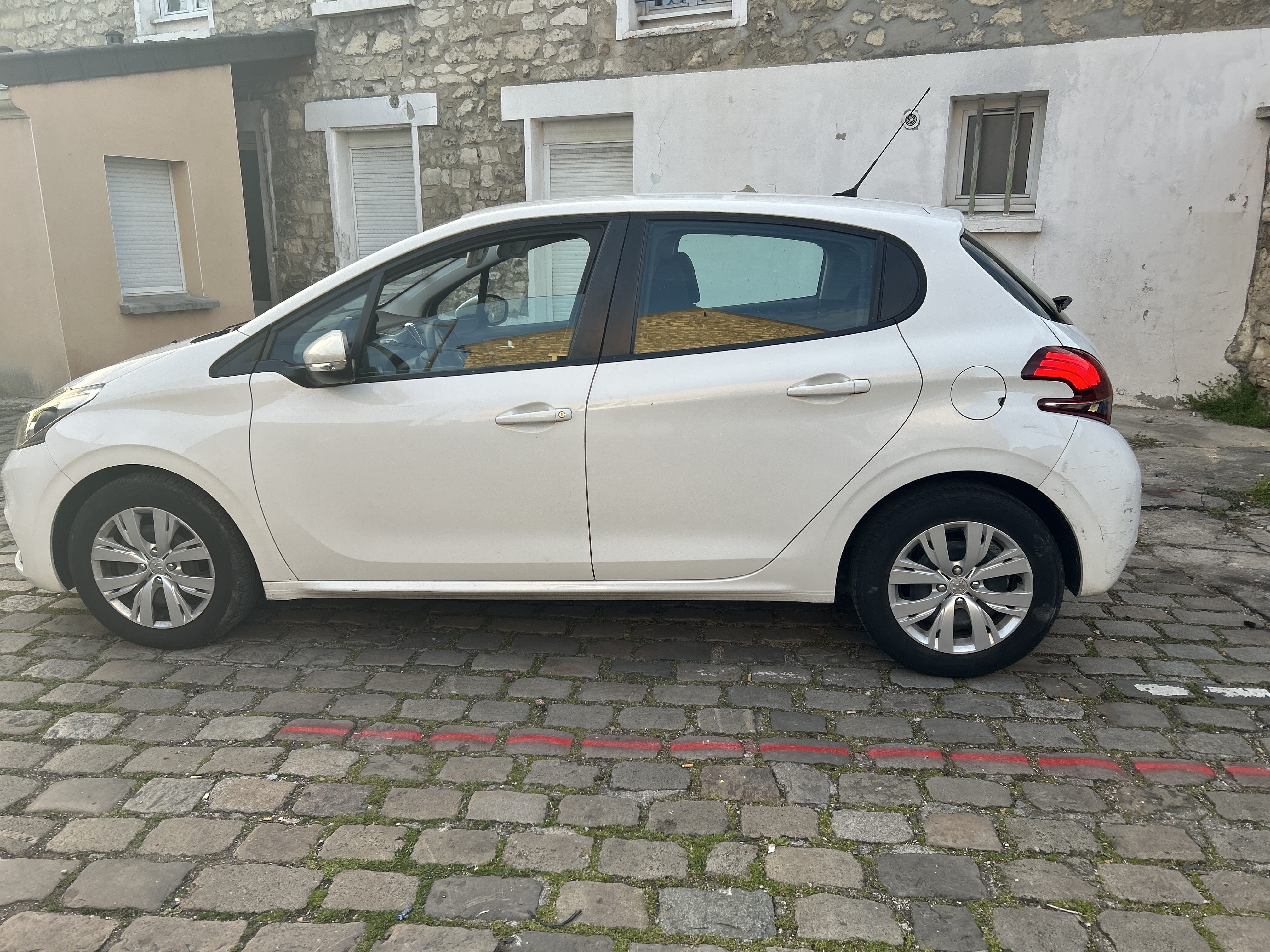 Peugeot 208 avec Climatisation