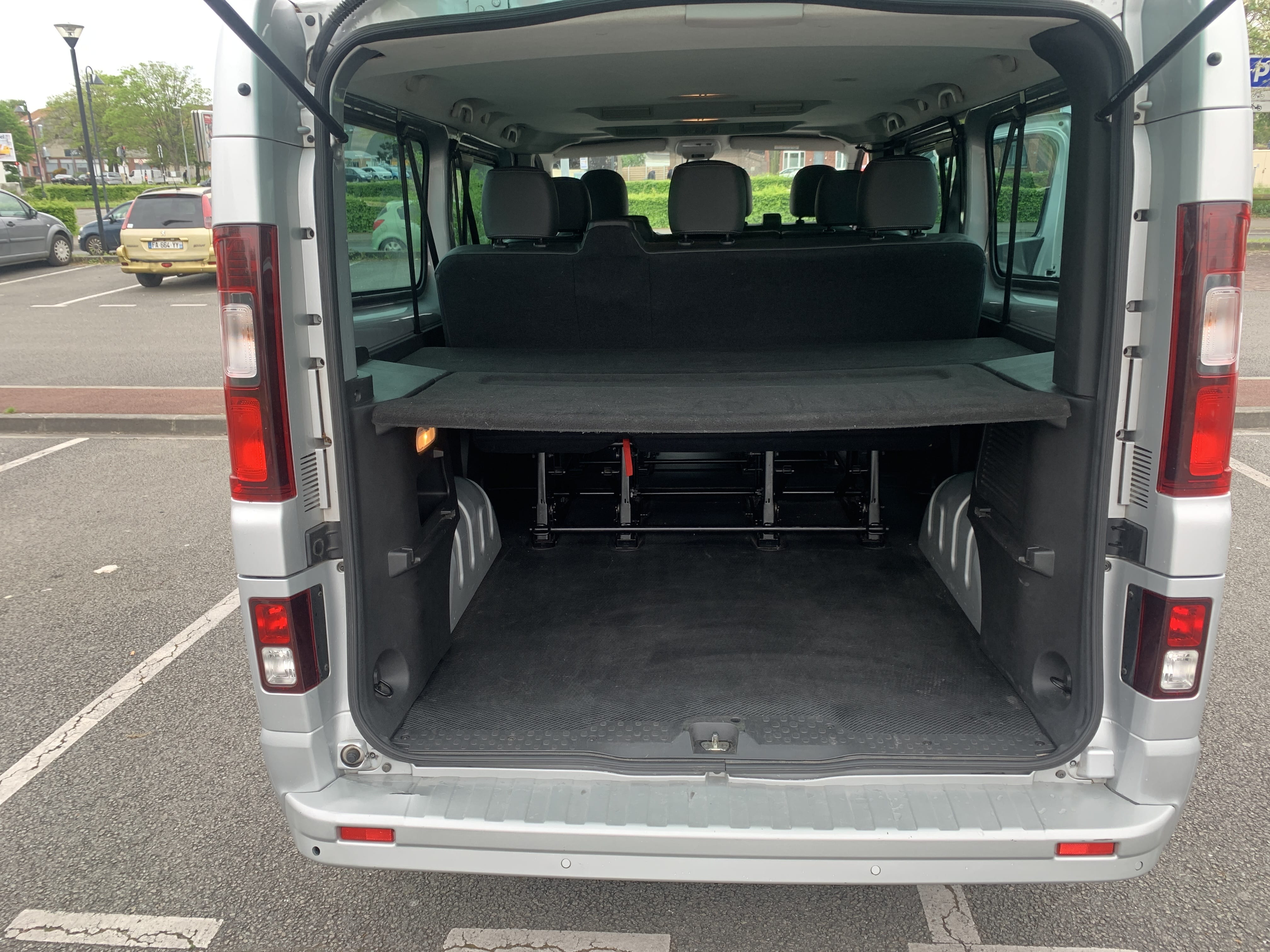 Opel Vivaro Combi avec Dashcam