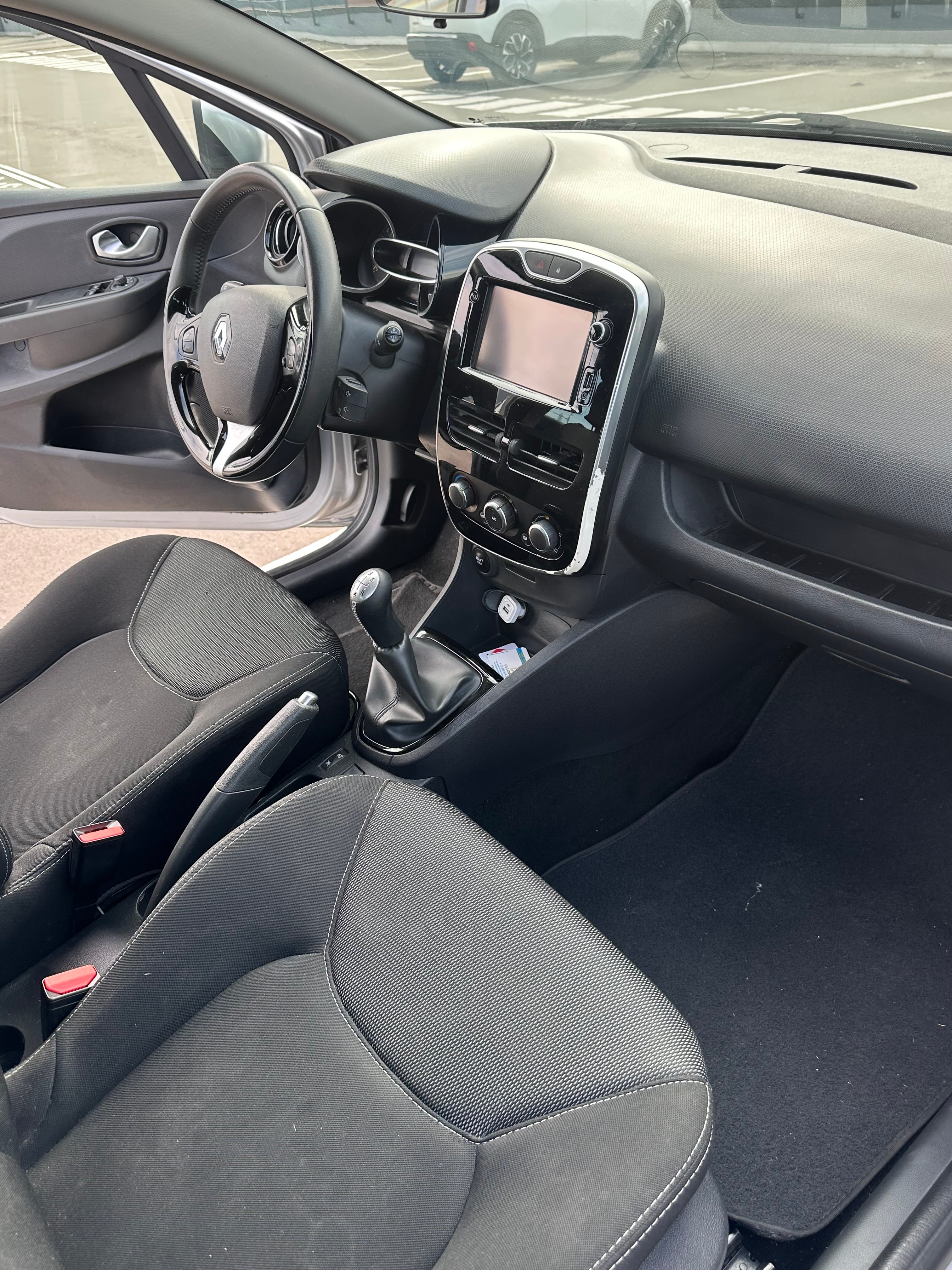 Renault Clio avec Entrée audio / iPod