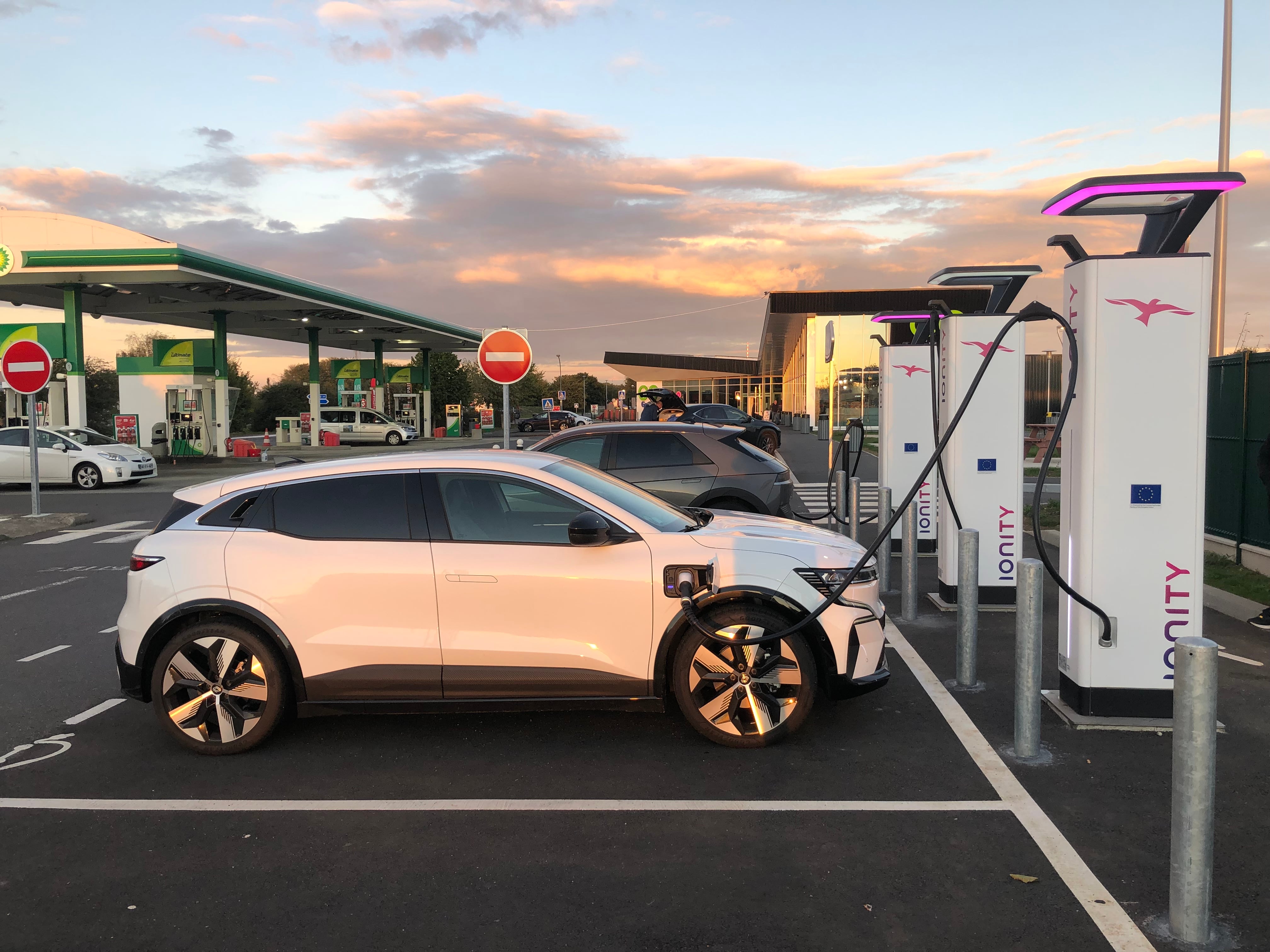 Renault Mégane E-tech Électrique Techno 60 kWh 220 ch Recharge AC 7 kW ou DC 130 kW (pompe à chaleur, régulateur adaptatif), 2022, Électrique, automatique