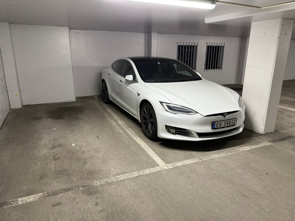 Tesla Model S med Vinterdekk