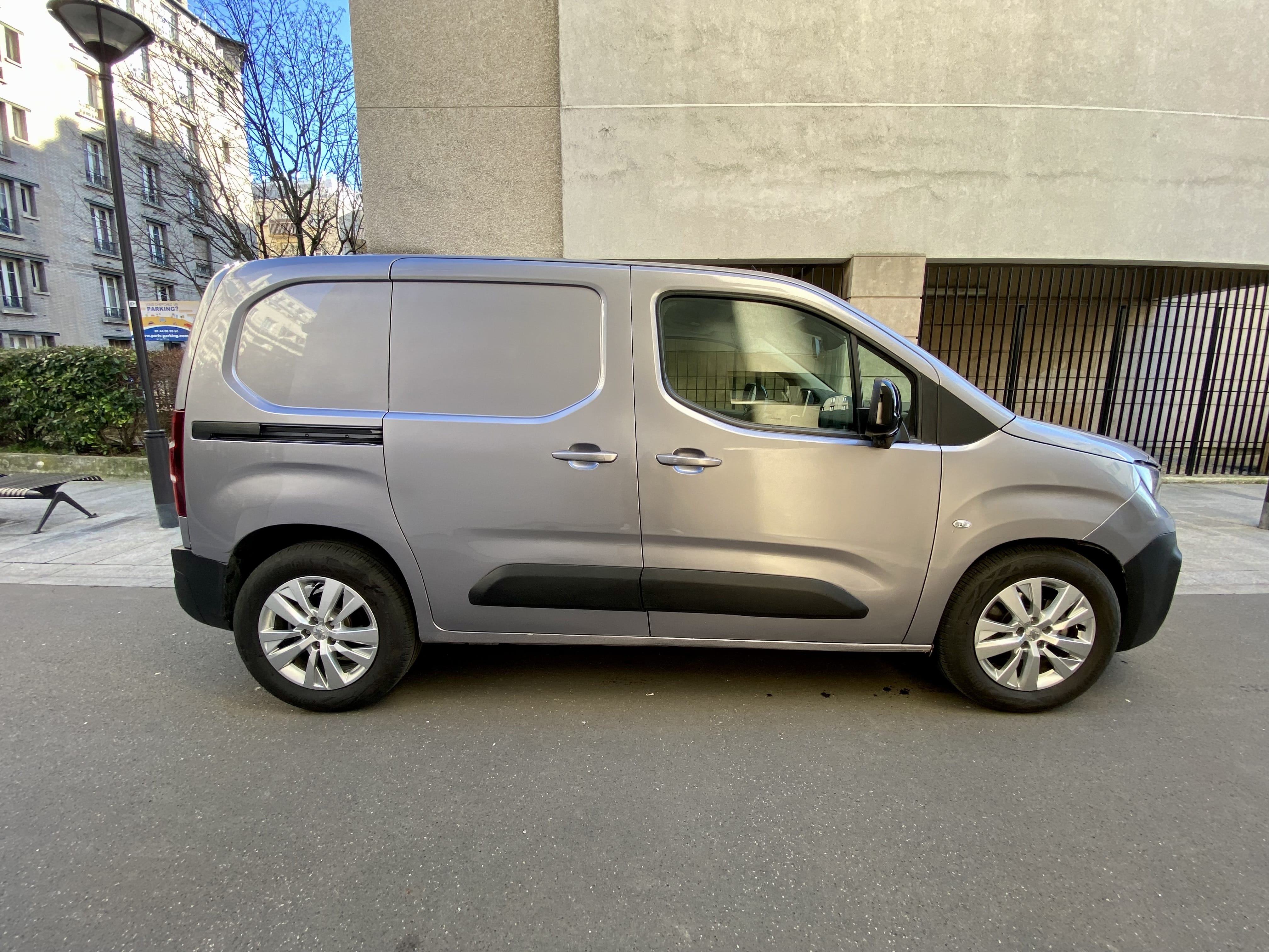 Peugeot Partner – 100% électrique – Équipé / TOUT OPTION avec Climatisation