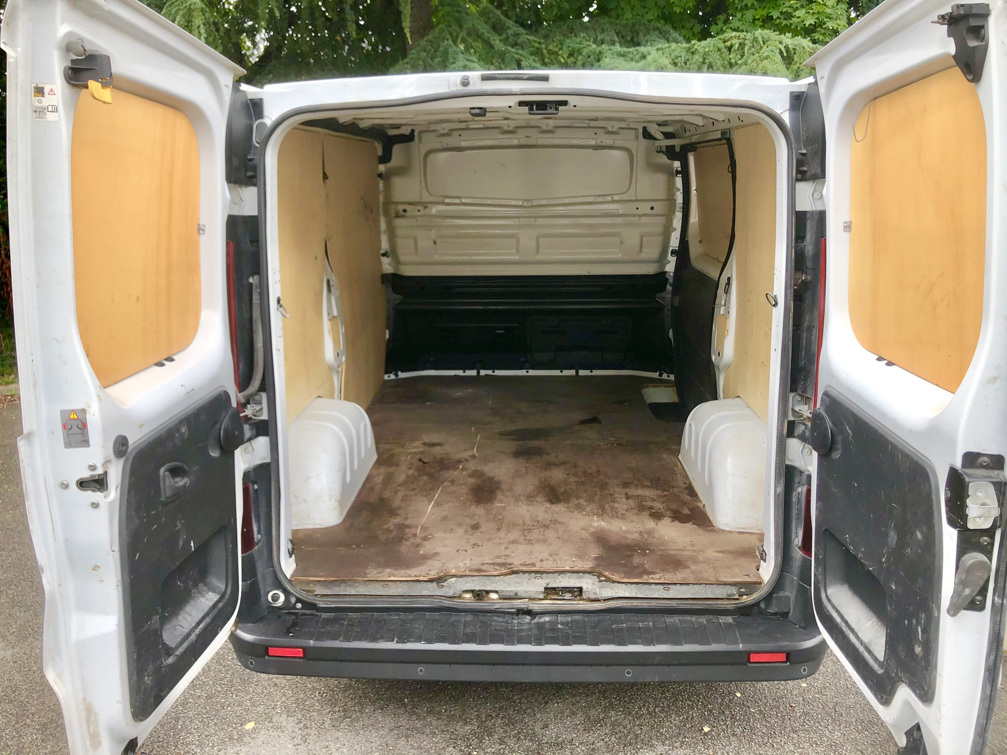Renault Trafic L2H1 avec Entrée audio / iPod