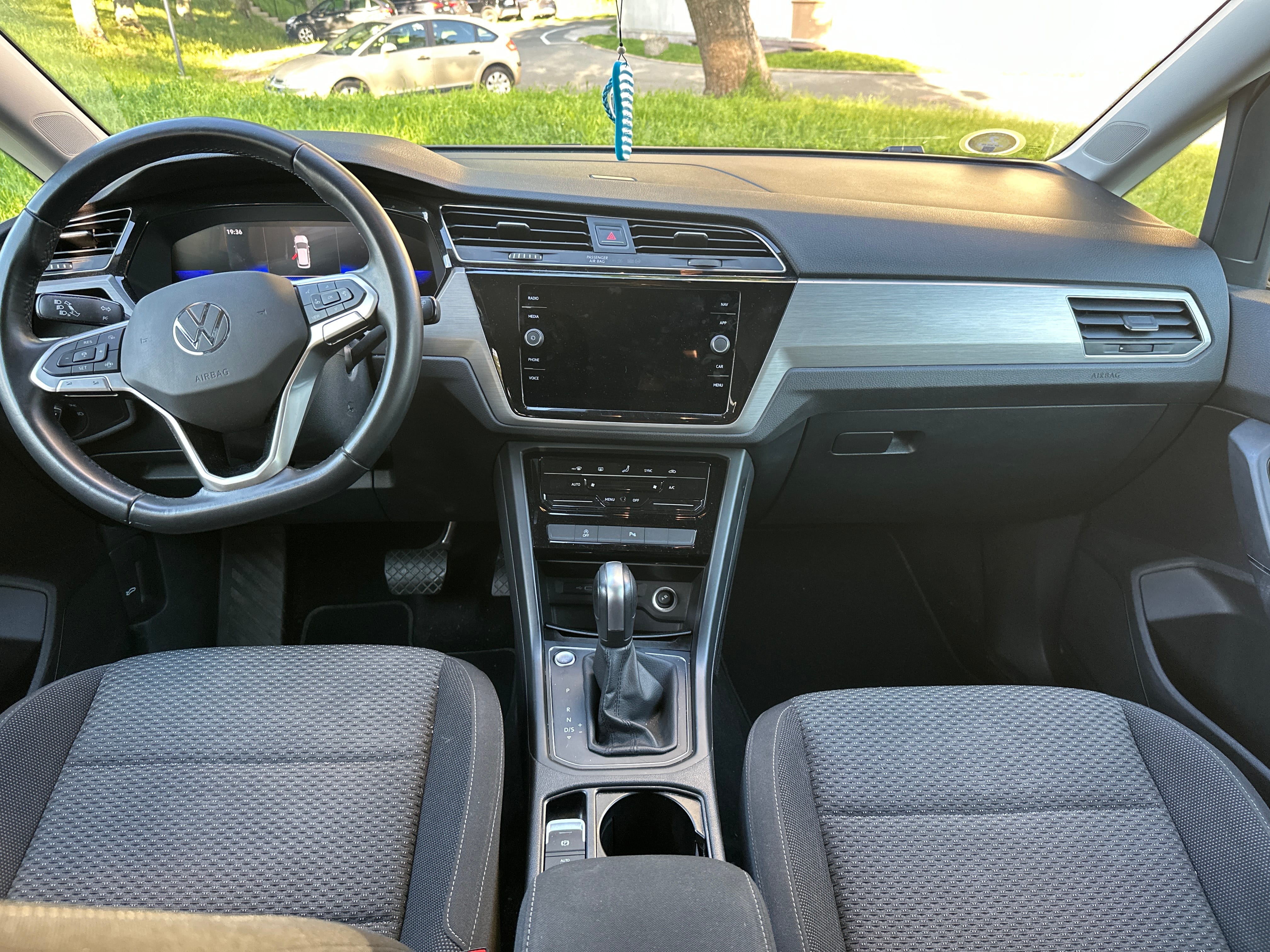 Volkswagen Touran with GPS