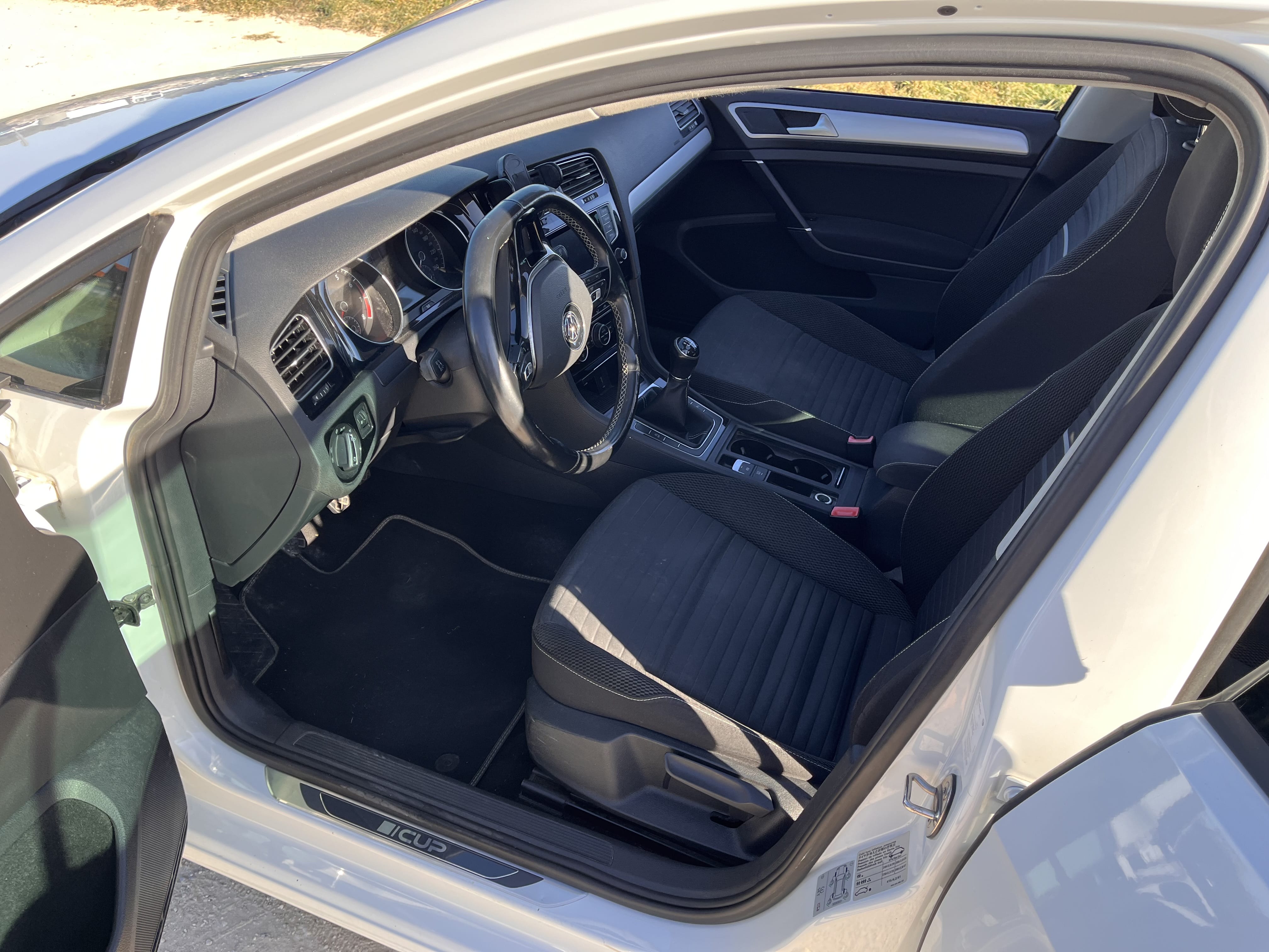 Volkswagen Golf avec Siège bébé