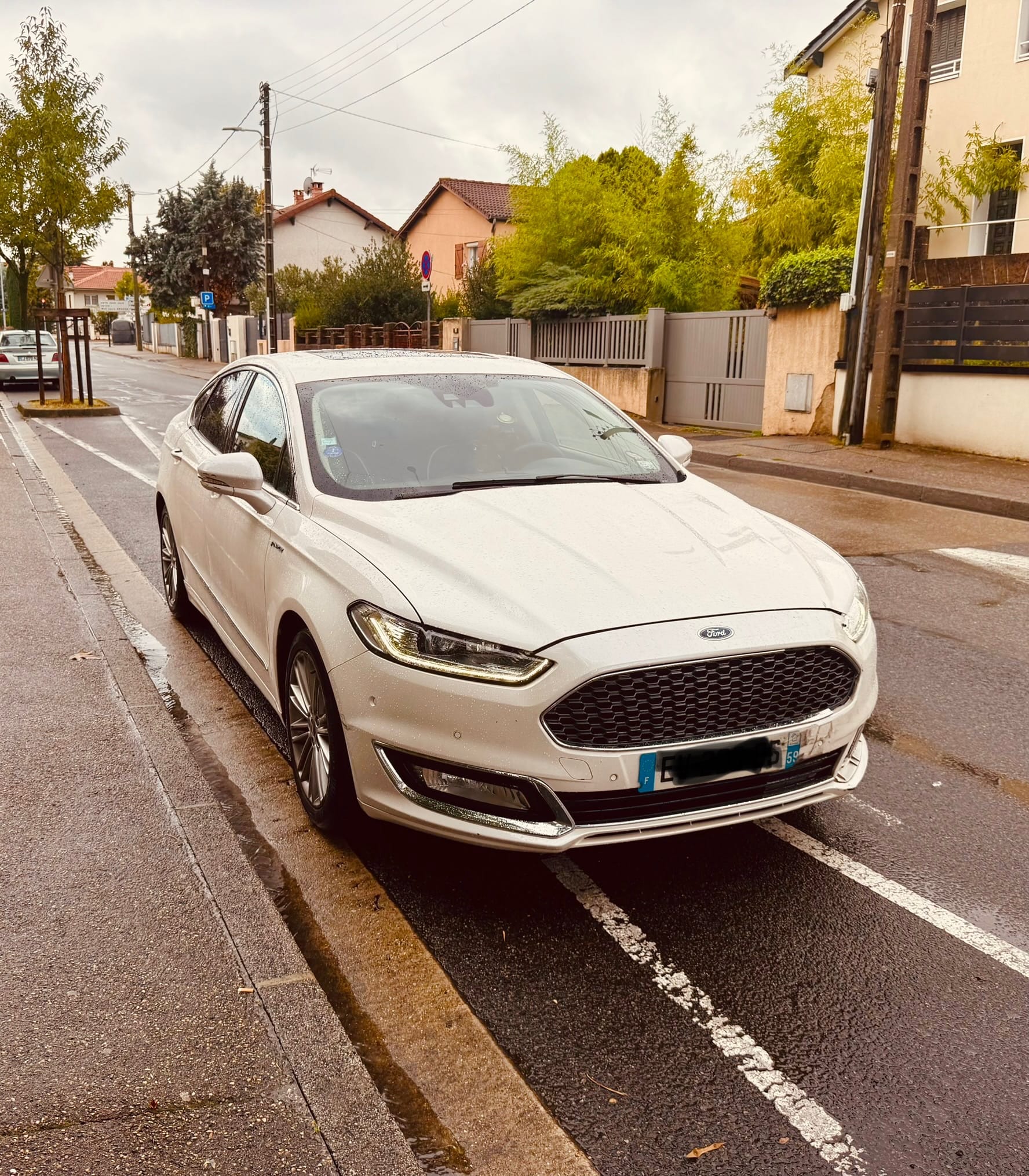 Ford Mondeo Hybride, 2018, Essence 98 / Électrique (hybride), automatique
