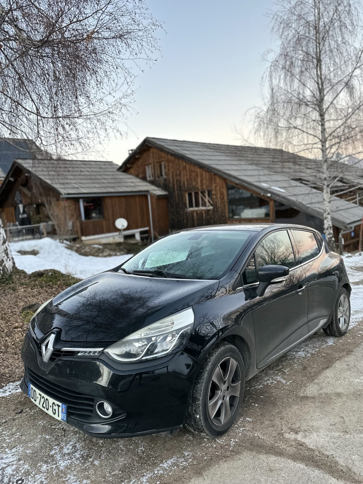 Renault Clio Renault Clio Diesel Intense Noir - Confort, conso mini et zéro stress pour se garer ! avec Climatisation
