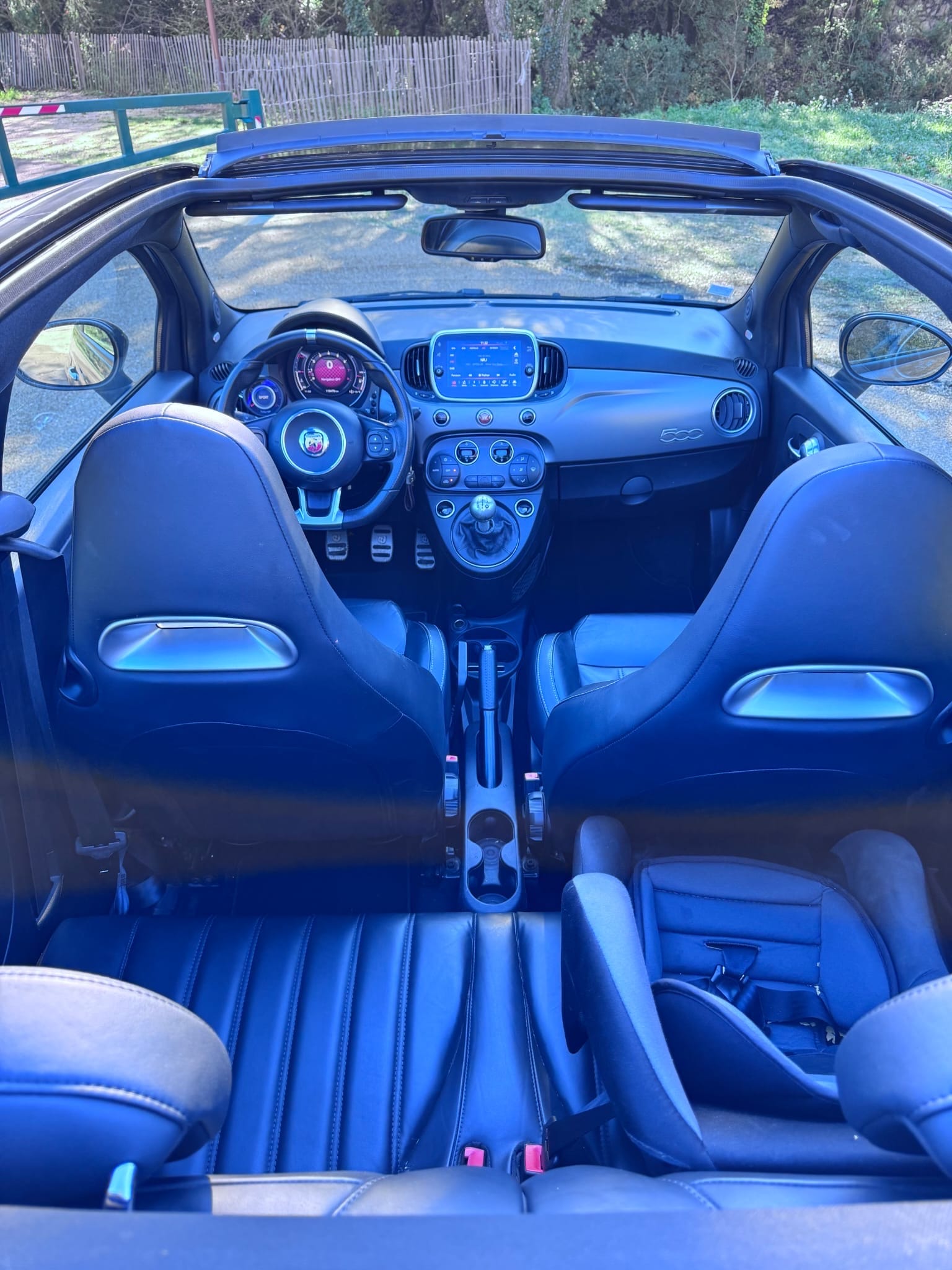 Fiat 500 C Abarth mit Navigationsgerät