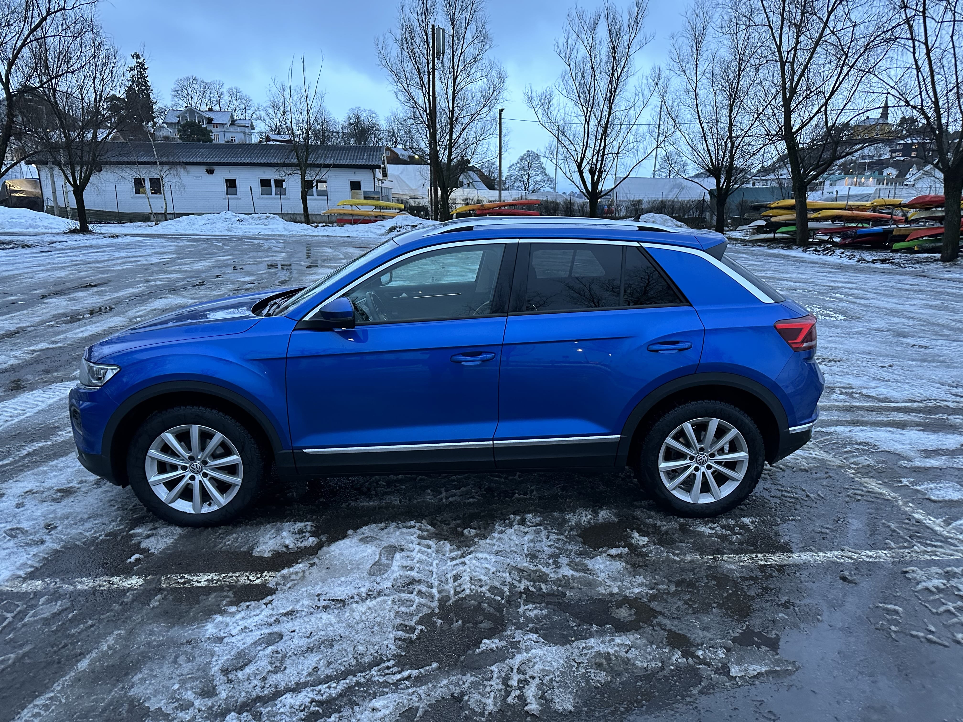 Volkswagen T-Roc with Air conditioning