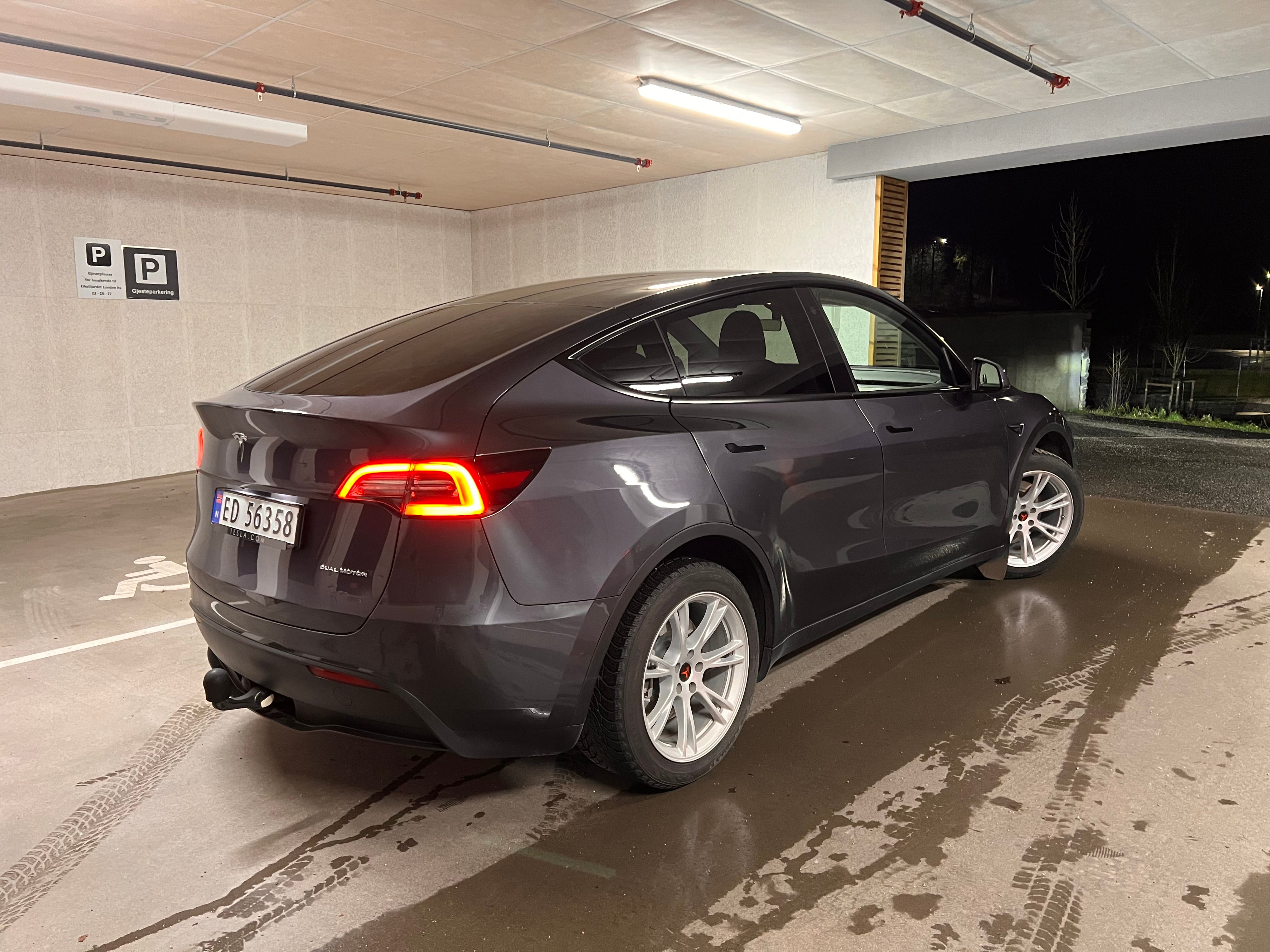 Tesla Model Y Long Range med Firehjulstrekk