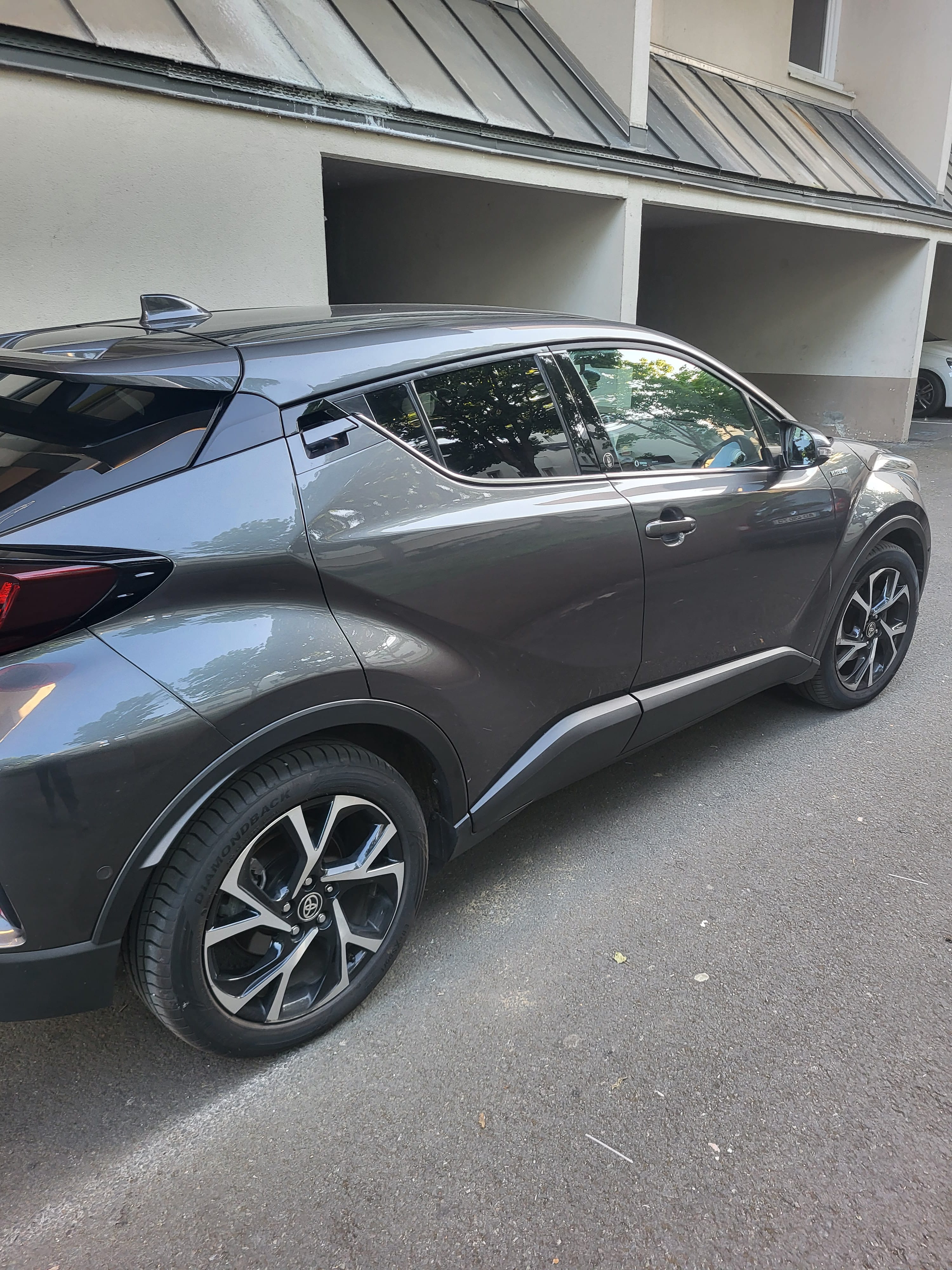 Toyota C-HR Hybrid avec Climatisation