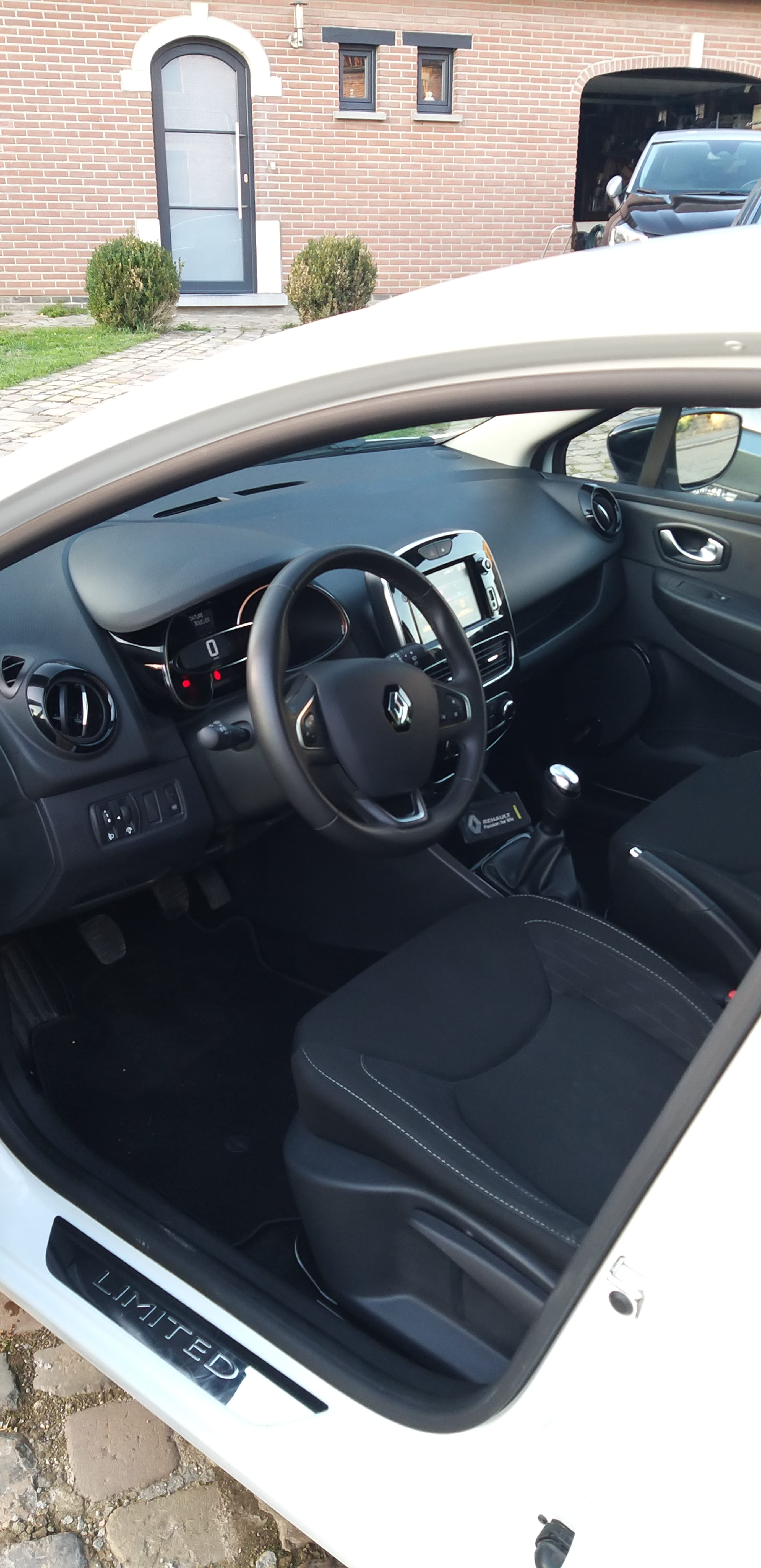 Renault Clio 1.0 essence E10 avec Régulateur de vitesse