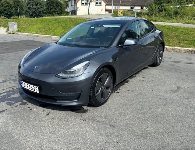 Tesla Model 3 Long Range med Bluetooth audio