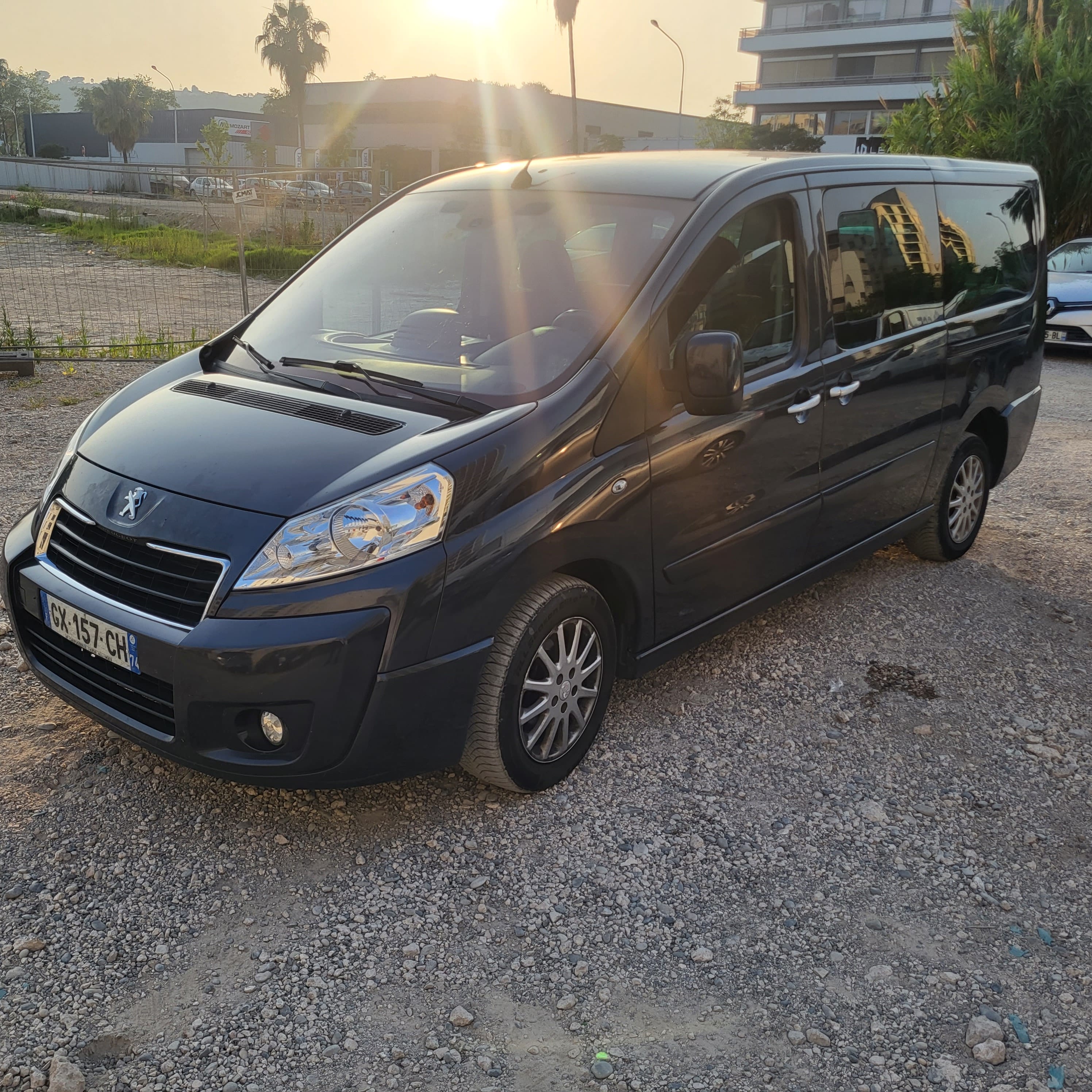 Peugeot Expert Tepee avec Attelage
