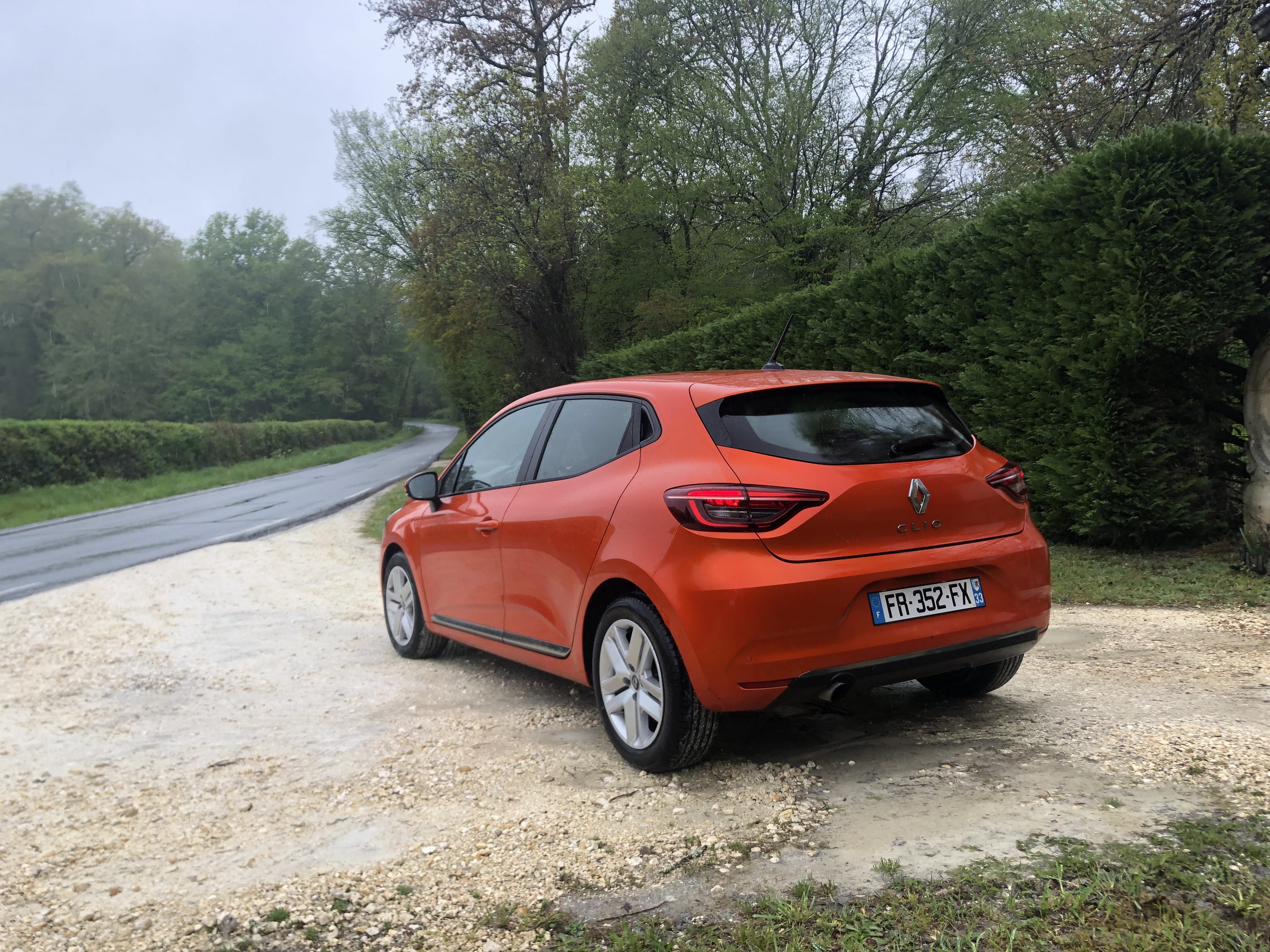 Renault Clio  Louez la Renault Clio 5 Essence – Moderne, Confortable et Économique ! avec GPS