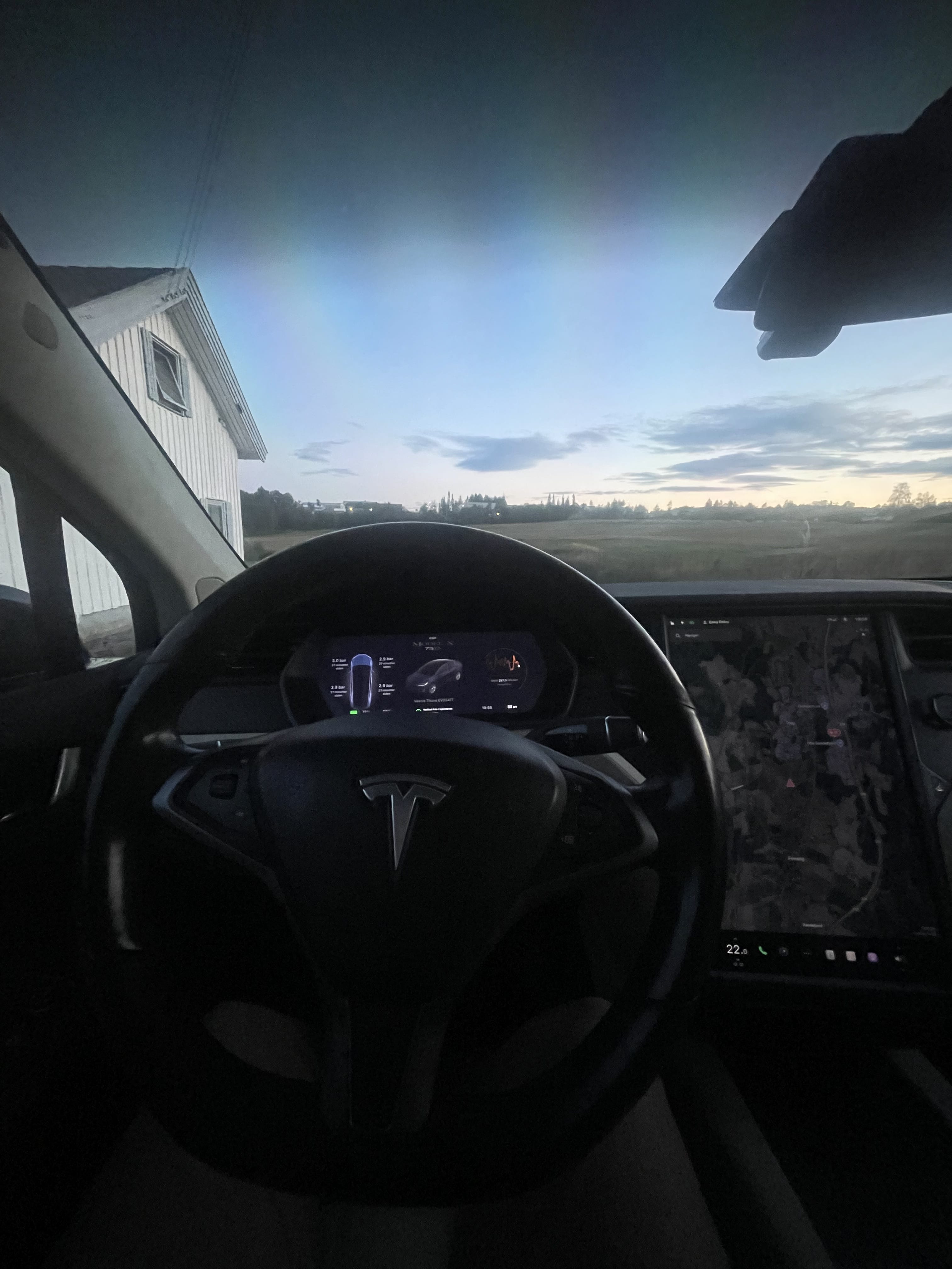 Tesla Model X med Lydinngang
