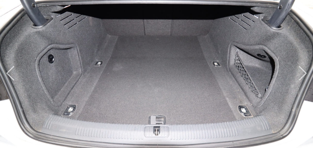 Audi A4 avec Entrée audio / iPod